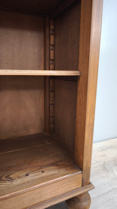 86143 Mobile in legno con piano in marmo e ripiani