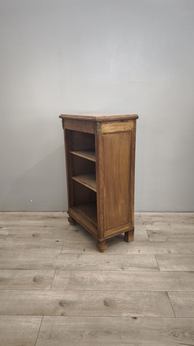 86143 Mobile in legno con piano in marmo e ripiani