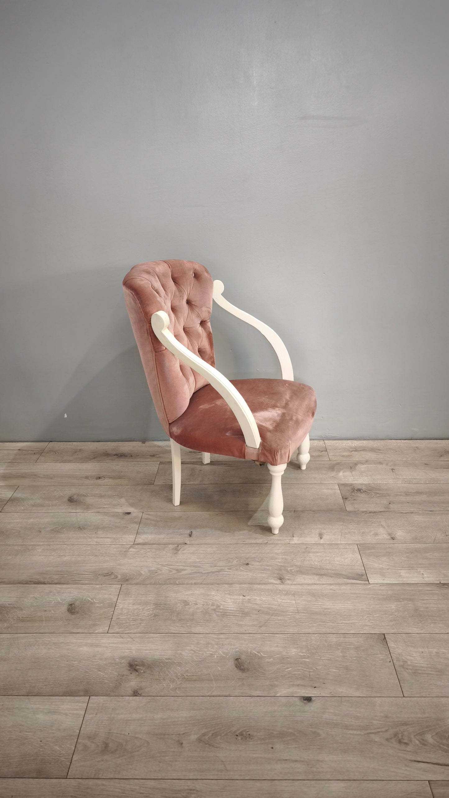 86175 Poltroncina da camera in legno bianco e tessuto rosa