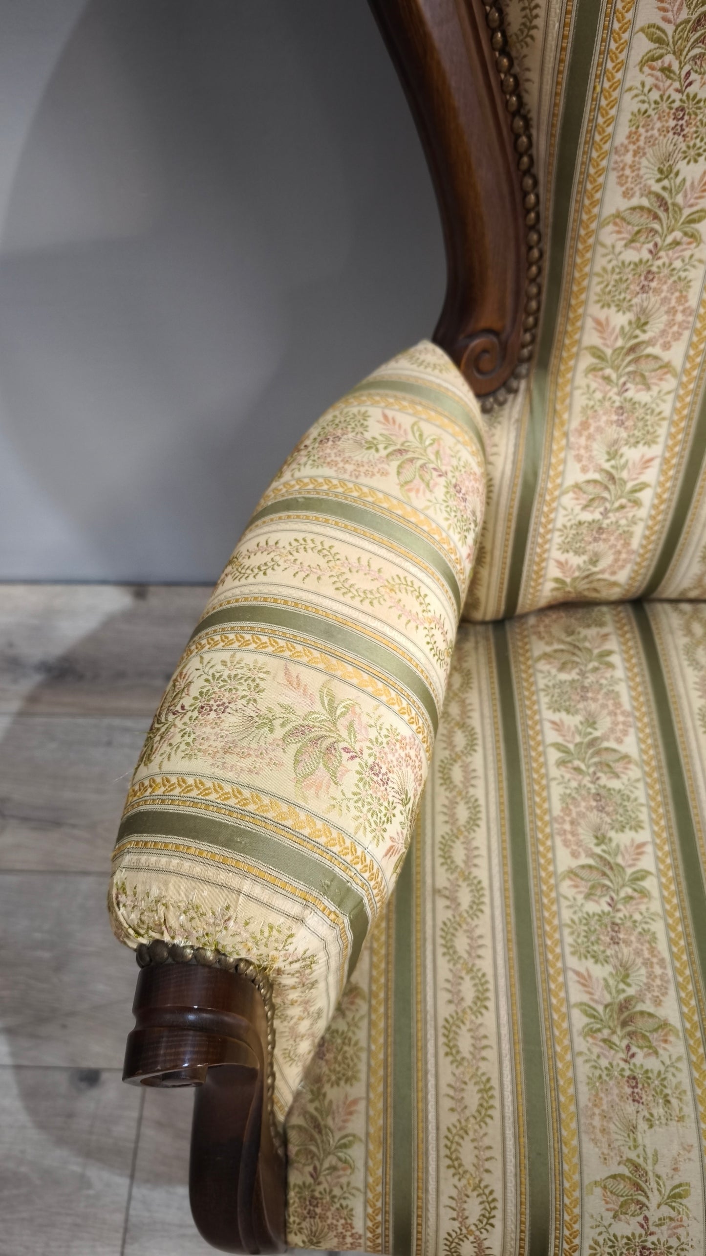 86249 Poltroncina in legno e tessuto