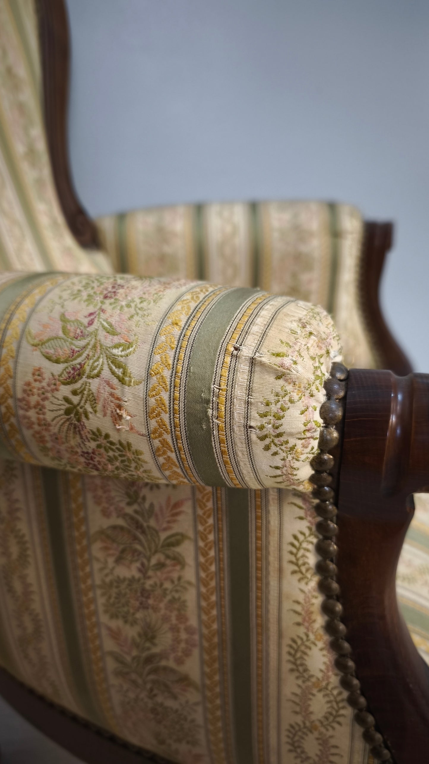 86249 Poltroncina in legno e tessuto