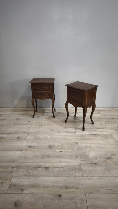 86262 Coppia di comodini in legno con gambe a sciabola