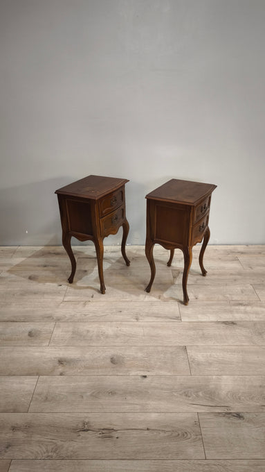 86262 Coppia di comodini in legno con gambe a sciabola