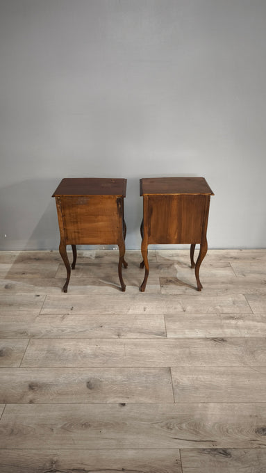 86262 Coppia di comodini in legno con gambe a sciabola