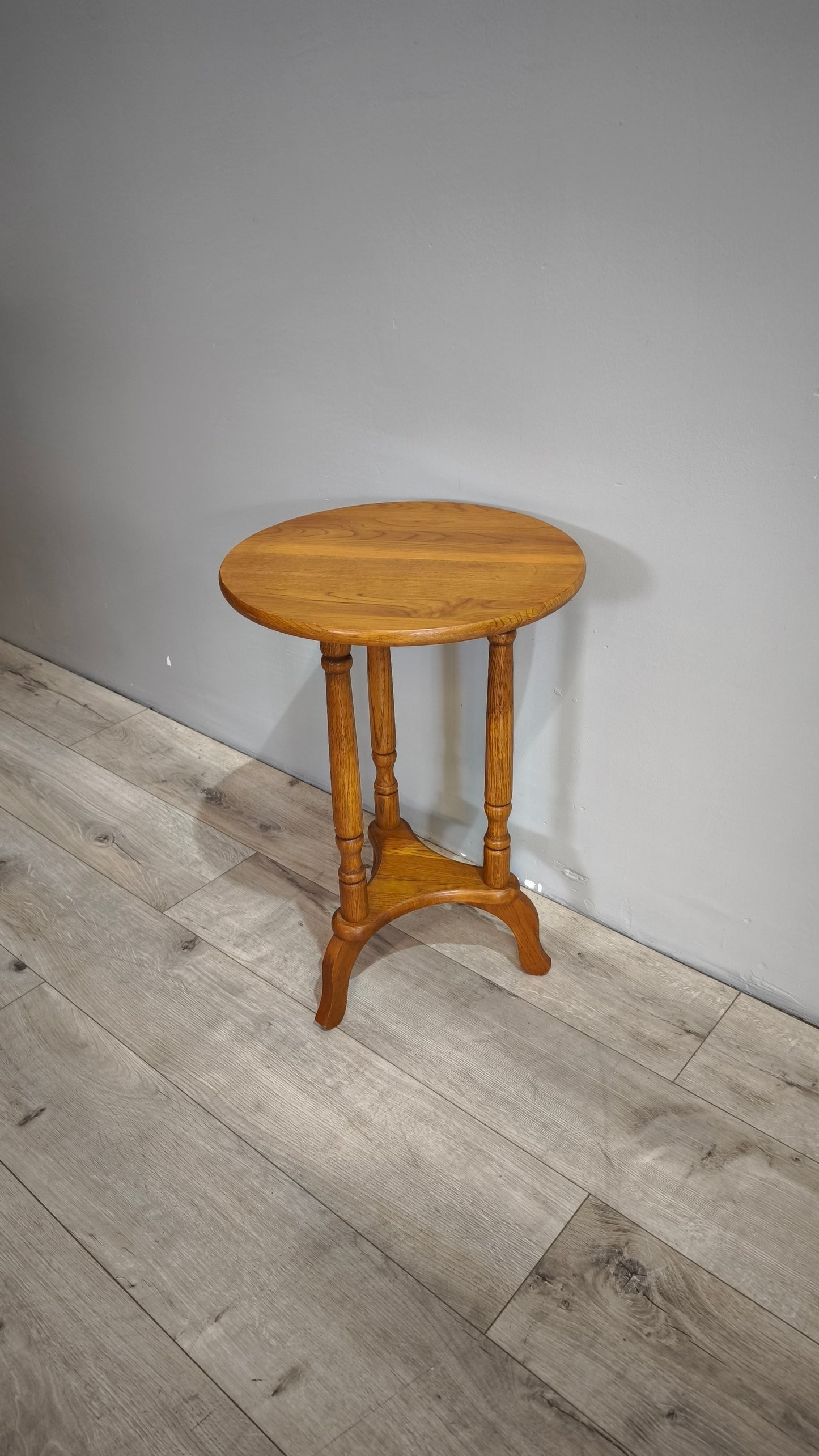 86250 Tavolino da salotto in legno con piano rotondo