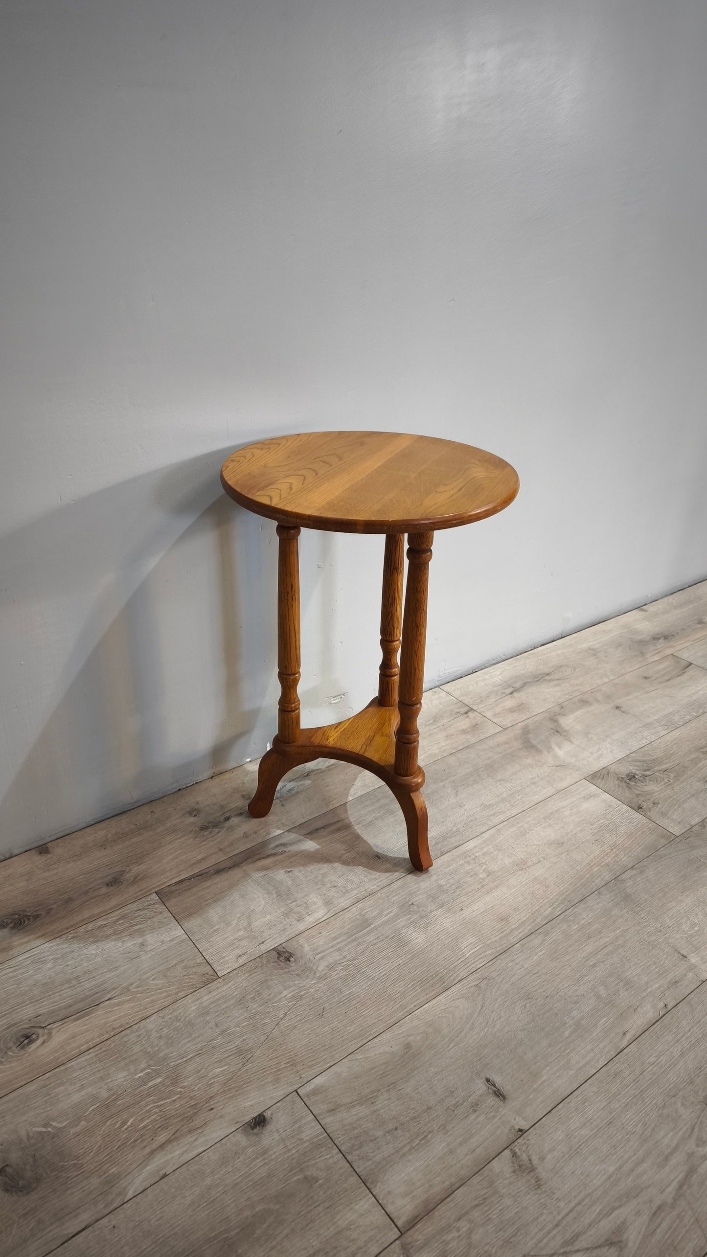 86250 Tavolino da salotto in legno con piano rotondo