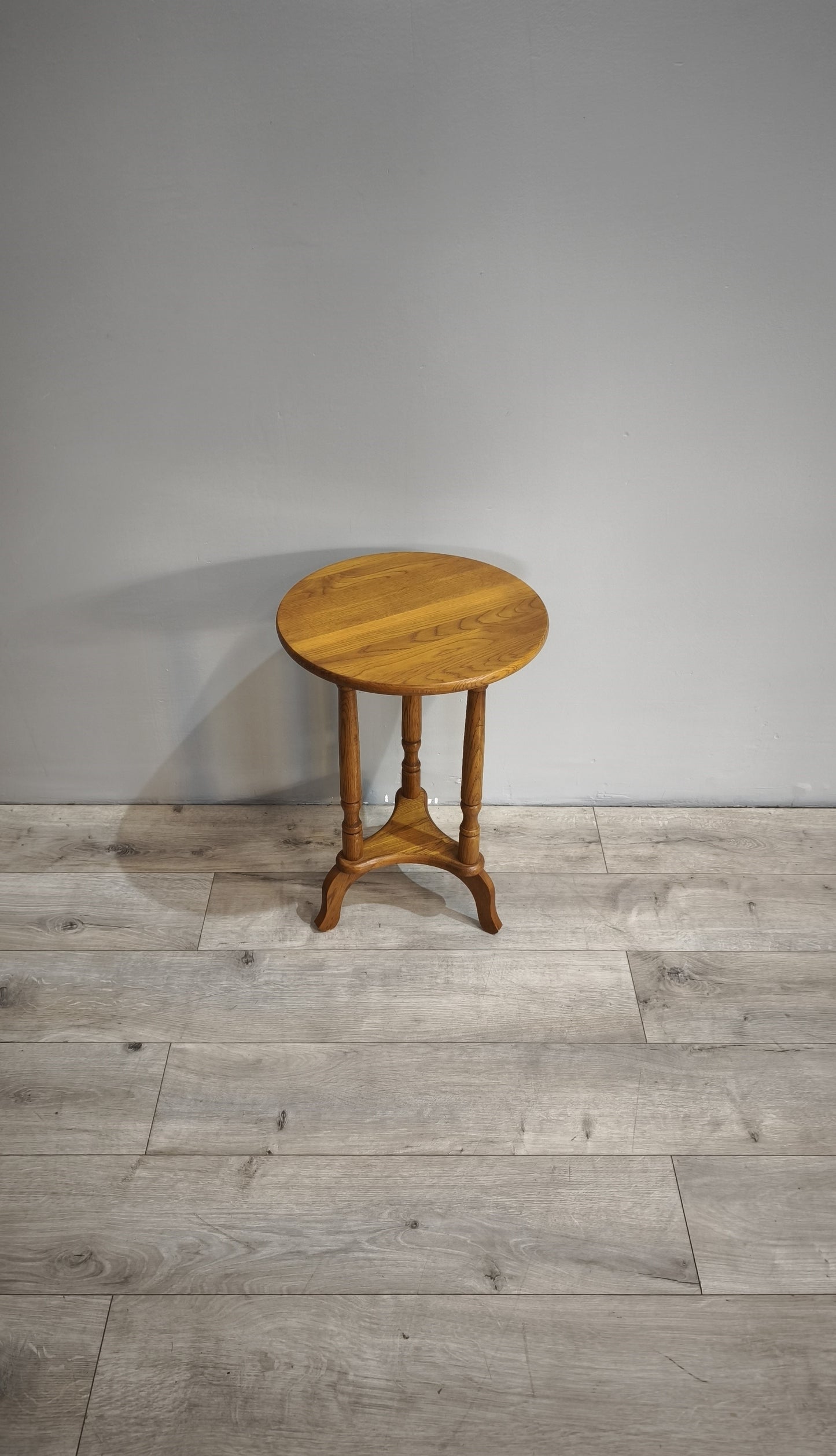 86250 Tavolino da salotto in legno con piano rotondo