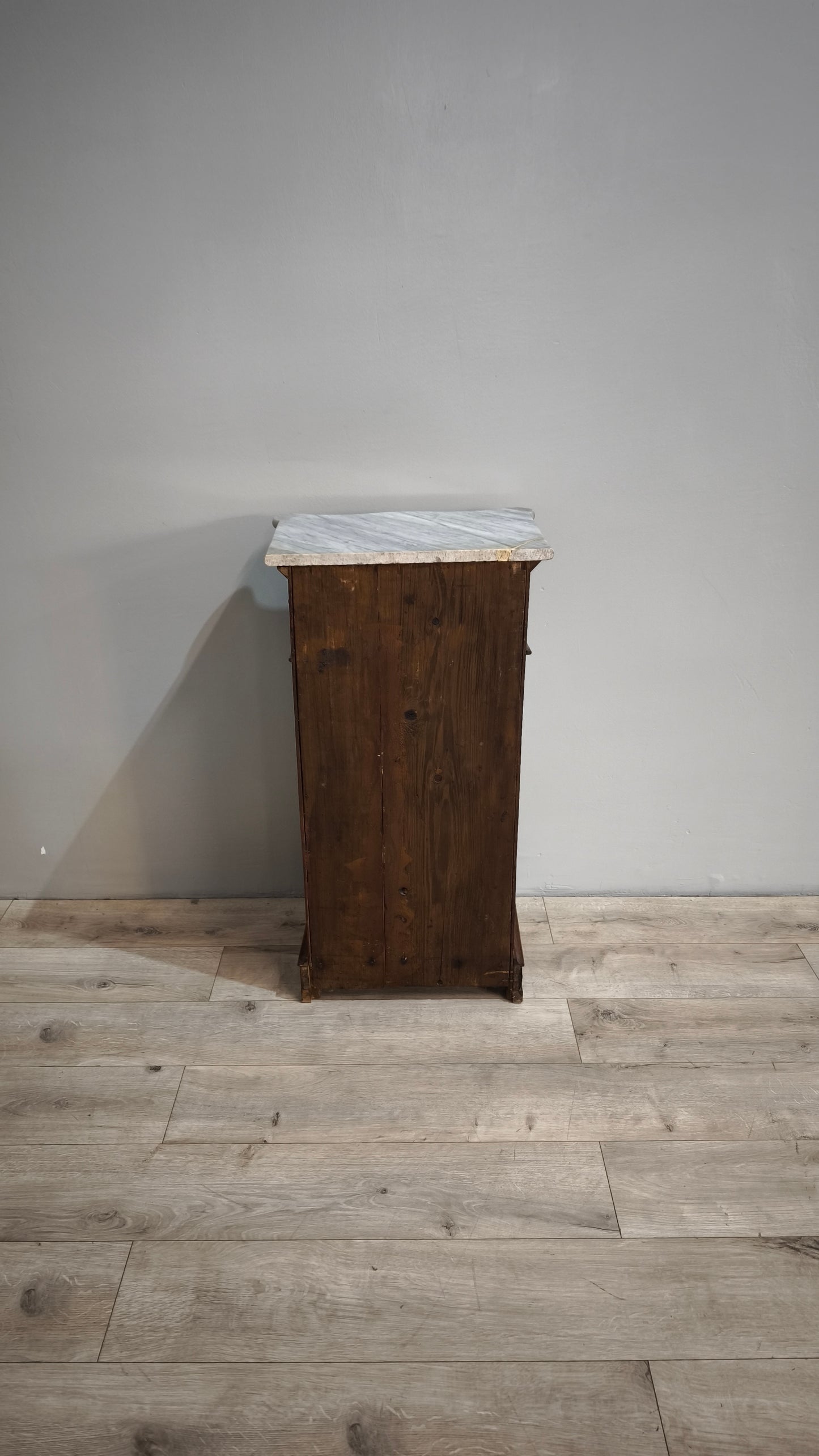 86247 Comodino in legno con piano in marmo grigio