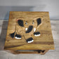 86274 Tavolino basso in legno e quattro panchetti con decorazione elefante
