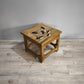 86274 Tavolino basso in legno e quattro panchetti con decorazione elefante