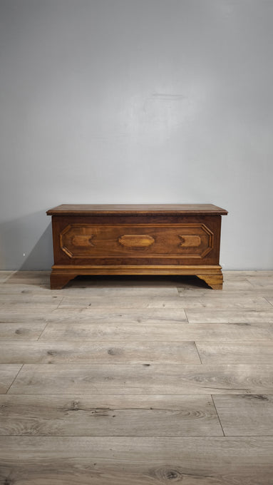 86260 Cassapanca in legno con decoro frontale