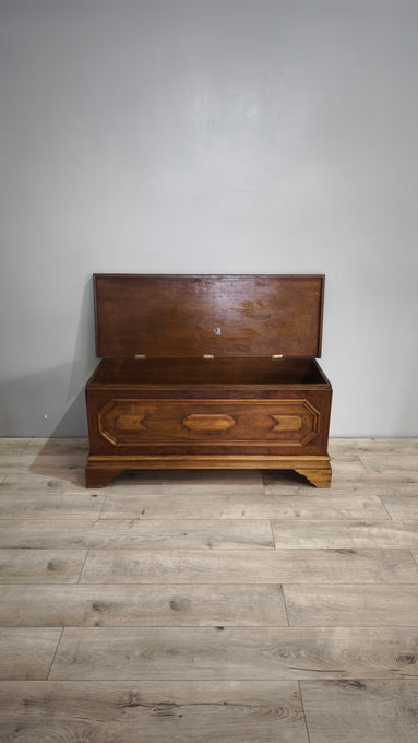 86260 Cassapanca in legno con decoro frontale