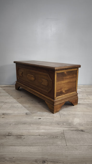 86260 Cassapanca in legno con decoro frontale