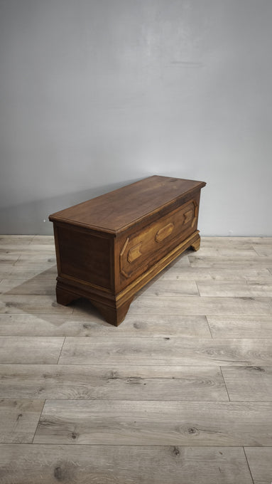 86260 Cassapanca in legno con decoro frontale