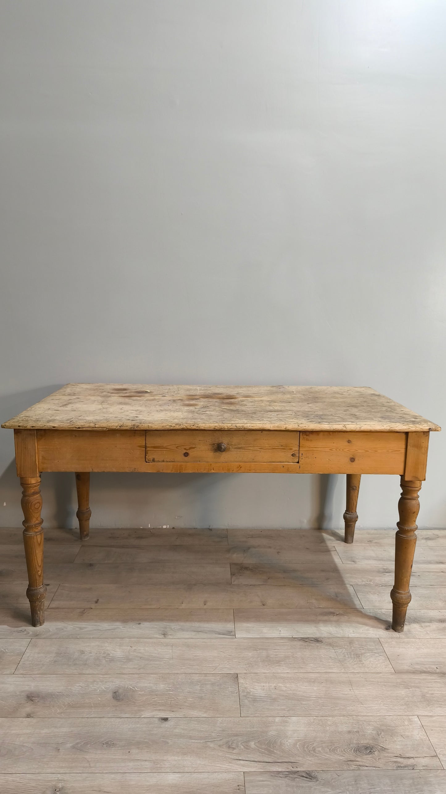 86692 Tavolo rustico in legno massello