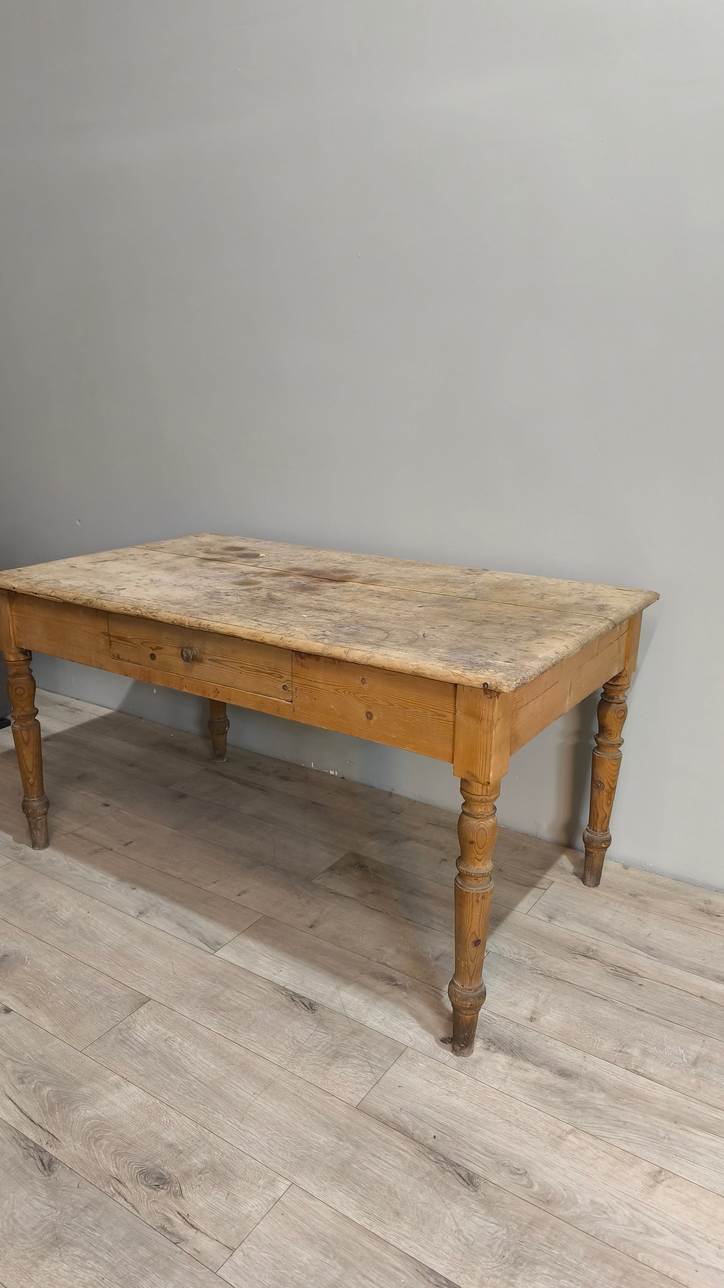 86692 Tavolo rustico in legno massello