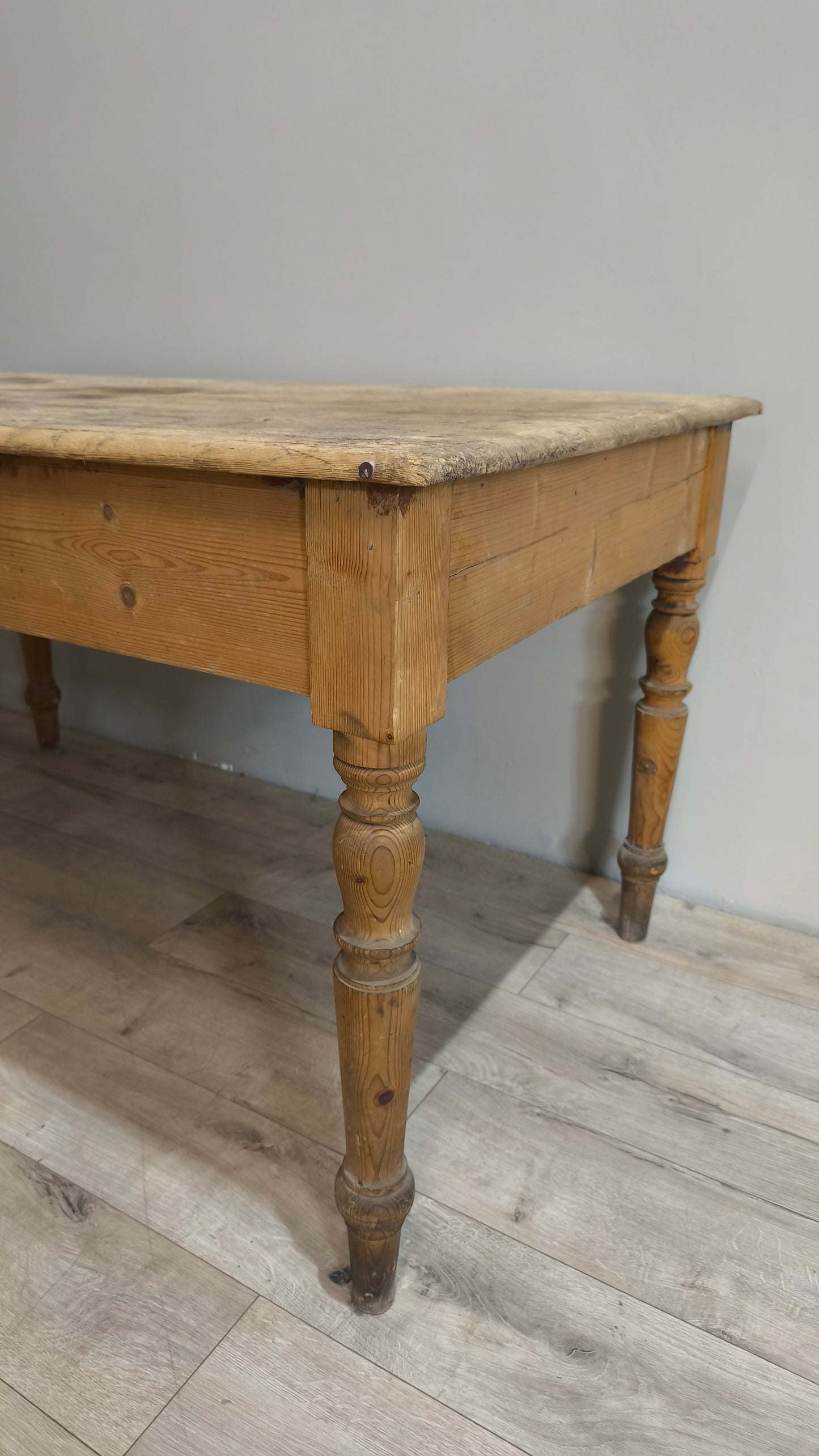 86692 Tavolo rustico in legno massello