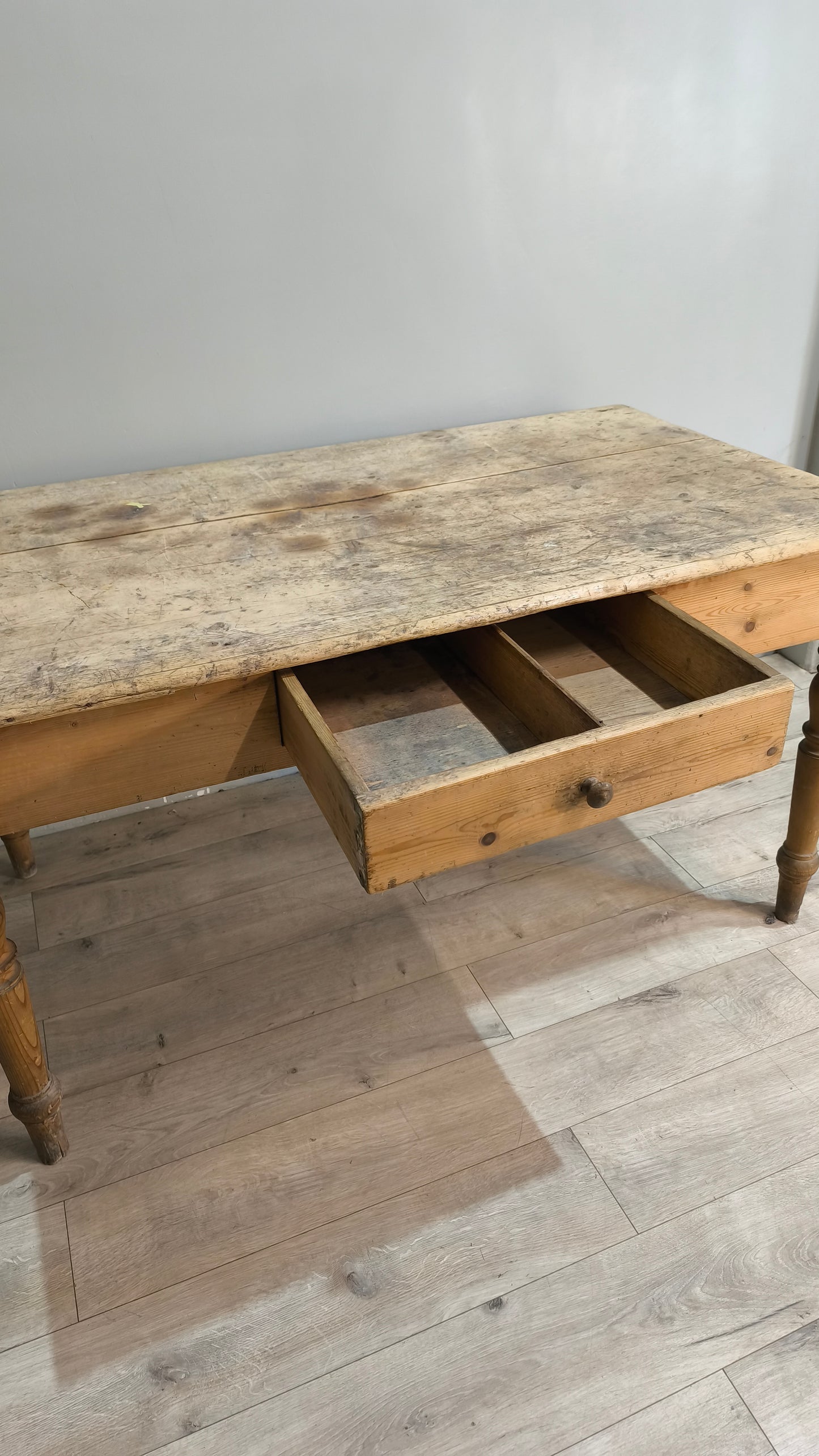 86692 Tavolo rustico in legno massello