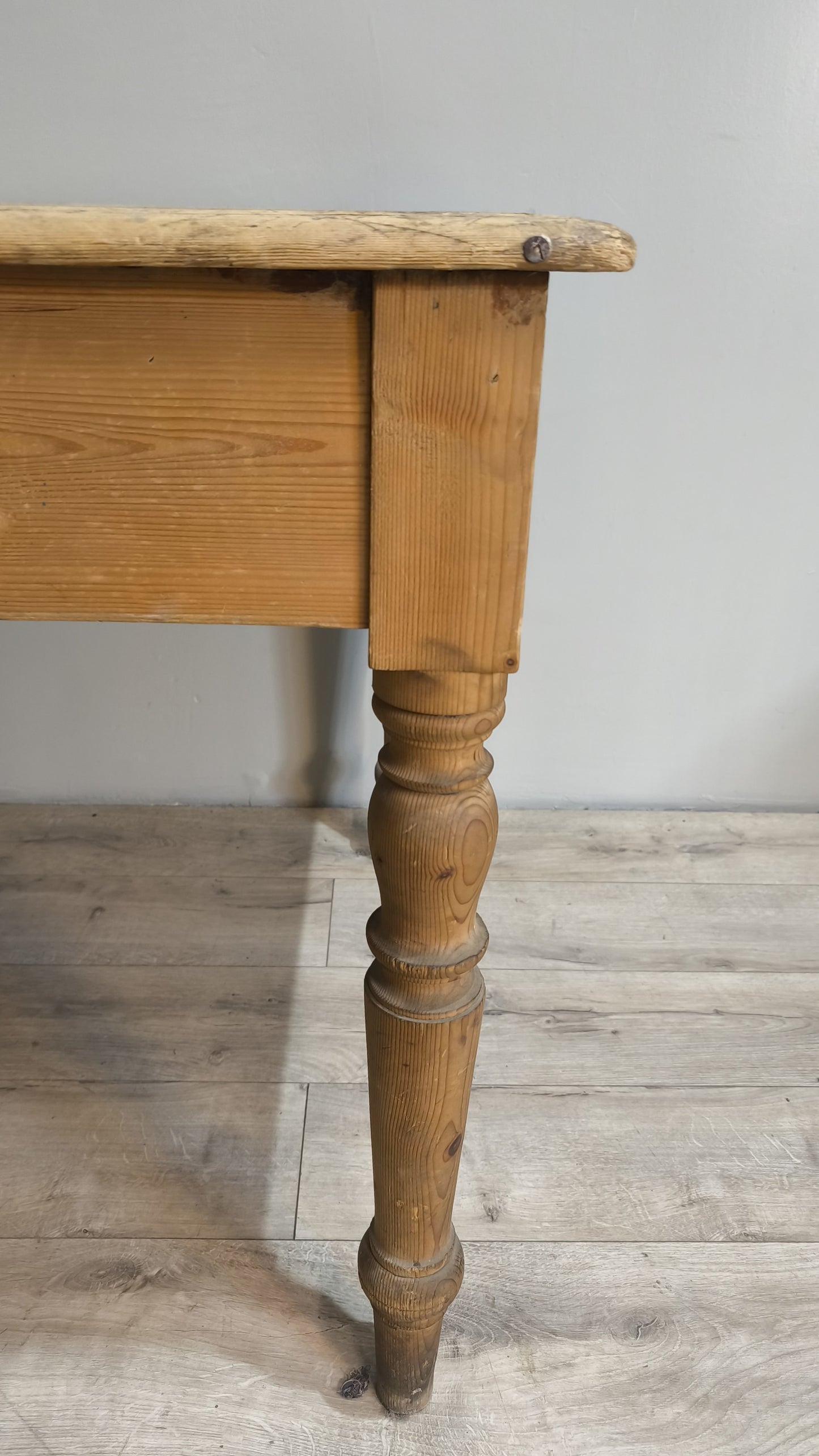 86692 Tavolo rustico in legno massello