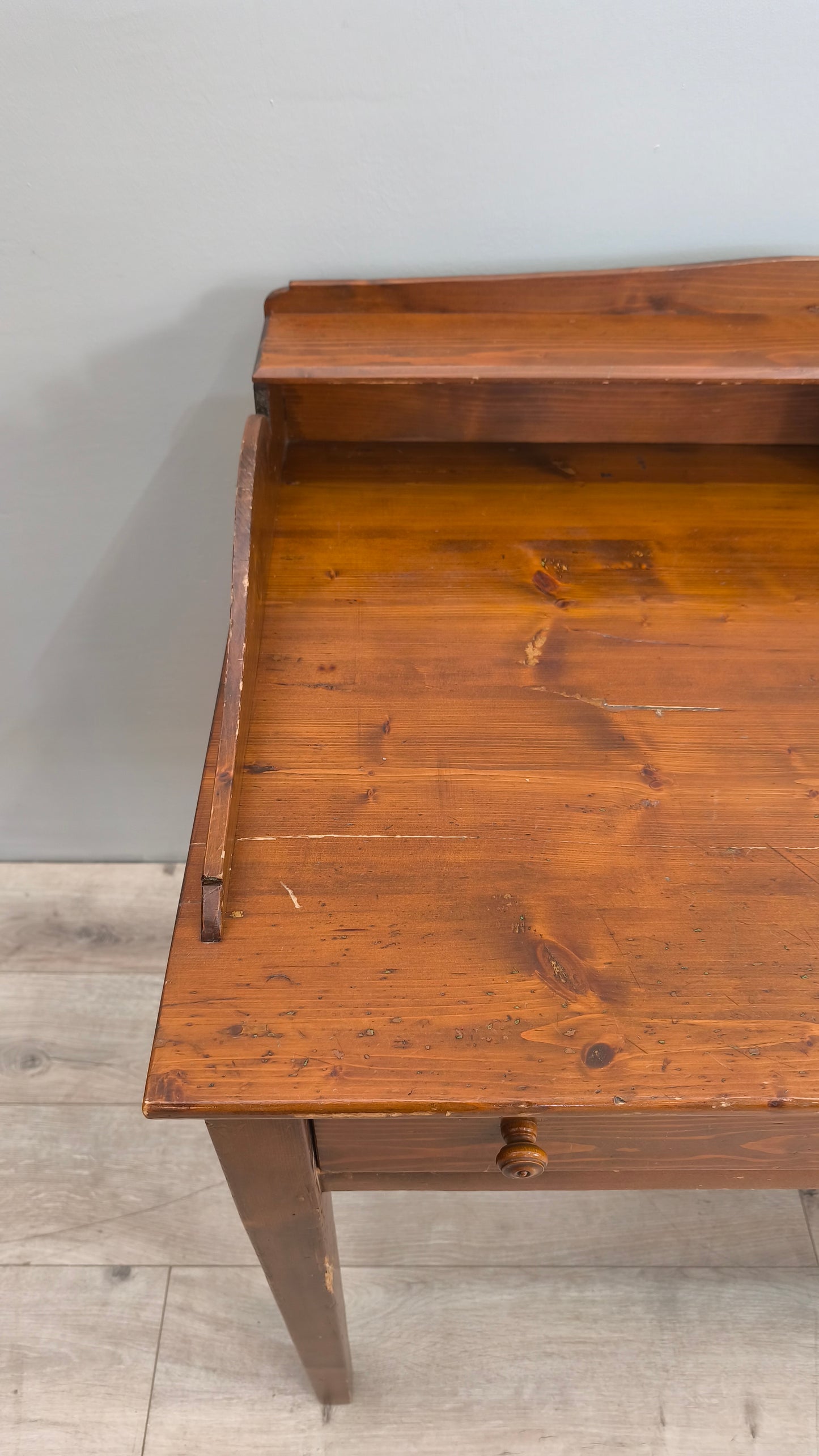 86659 Scrittoio in legno con cassetto frontale