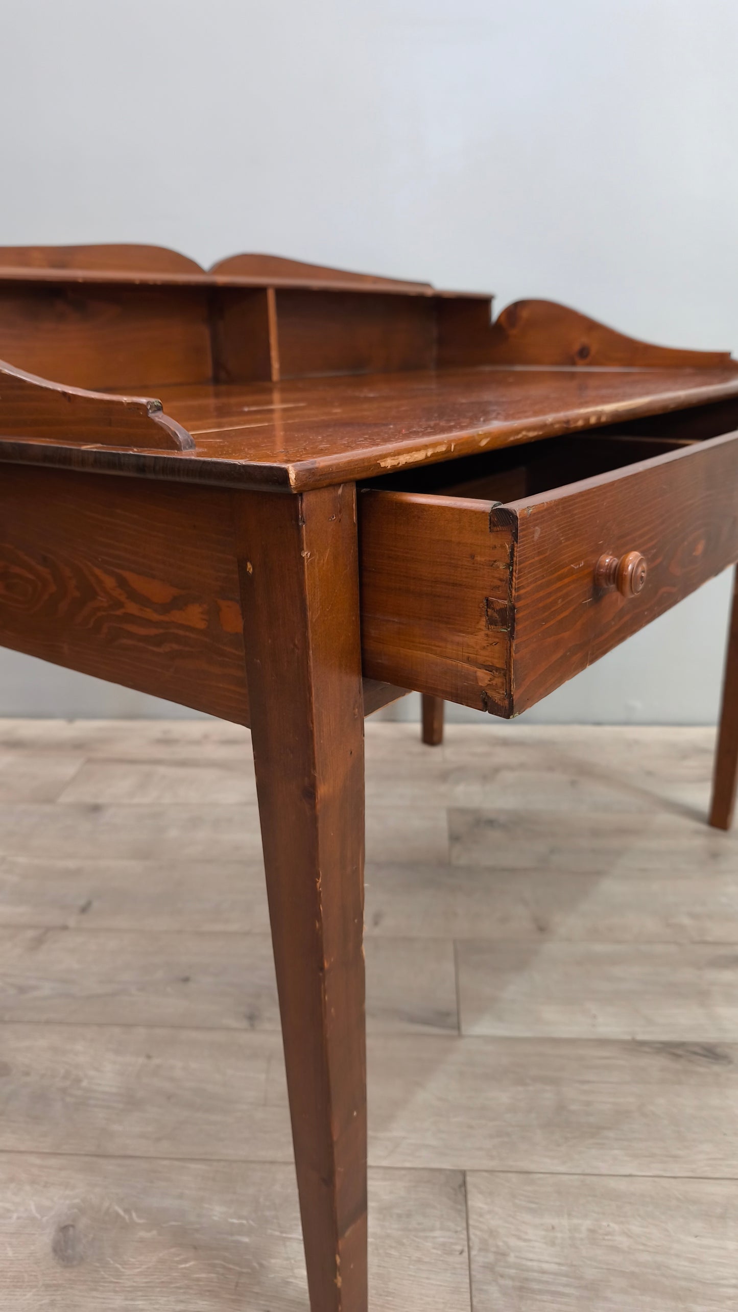 86659 Scrittoio in legno con cassetto frontale