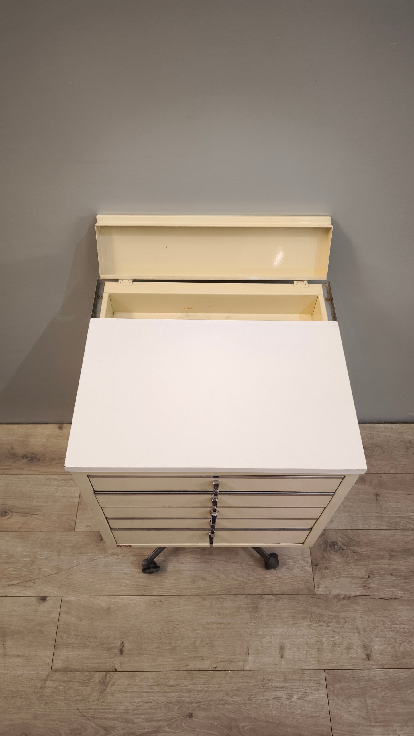 86329 Carrello di servizio da dentista con cassetti