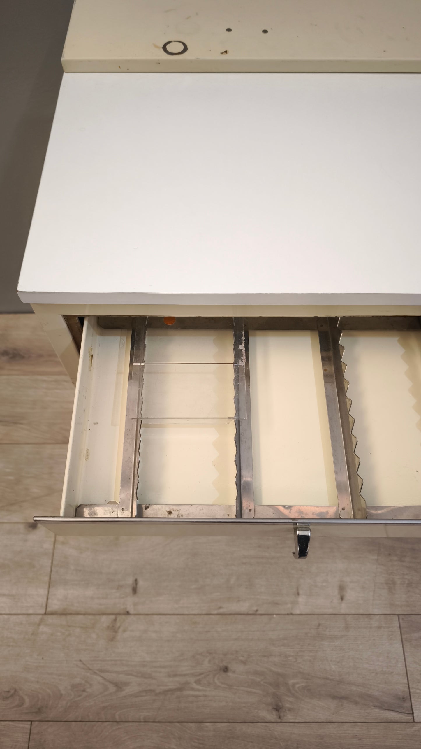 86329 Carrello di servizio da dentista con cassetti