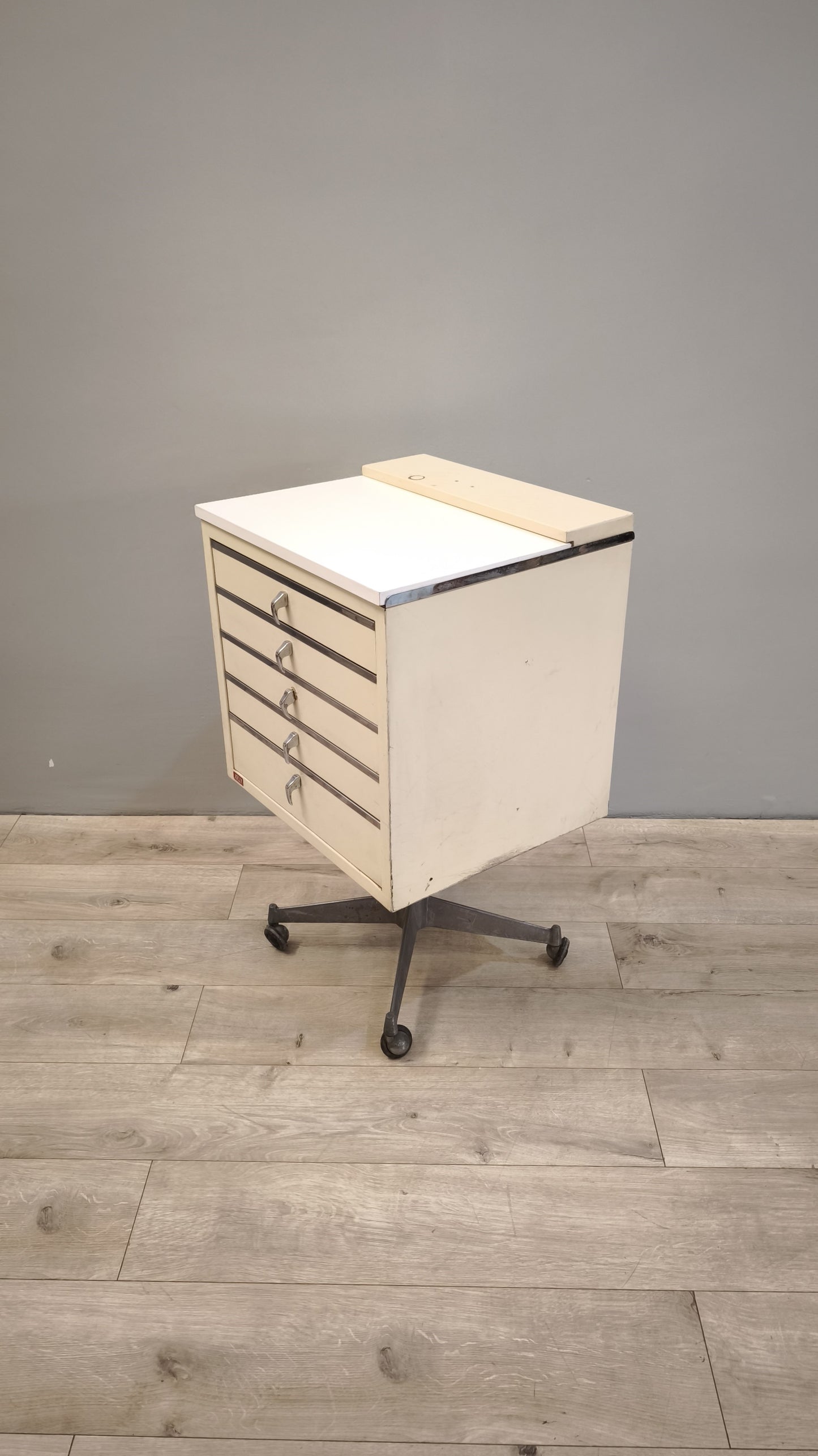 86329 Carrello di servizio da dentista con cassetti