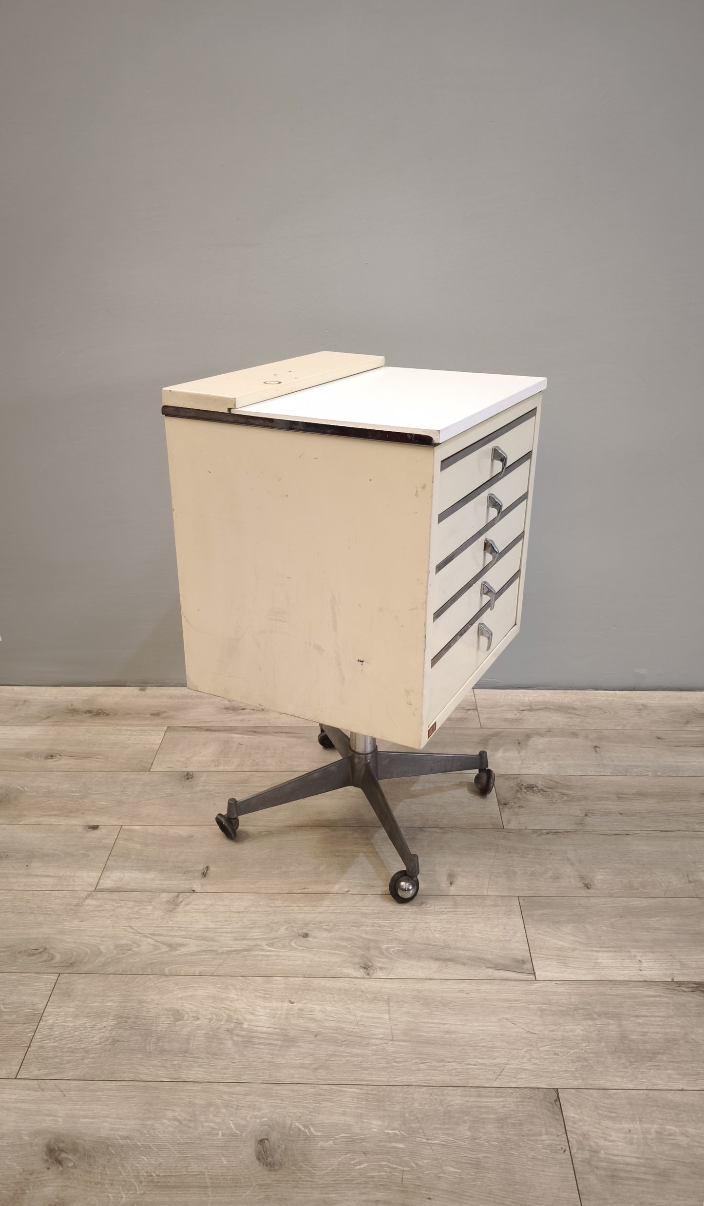 86329 Carrello di servizio da dentista con cassetti