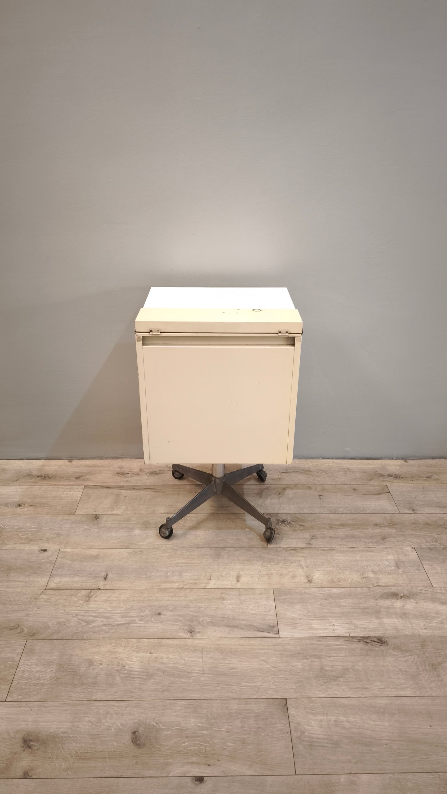 86329 Carrello di servizio da dentista con cassetti