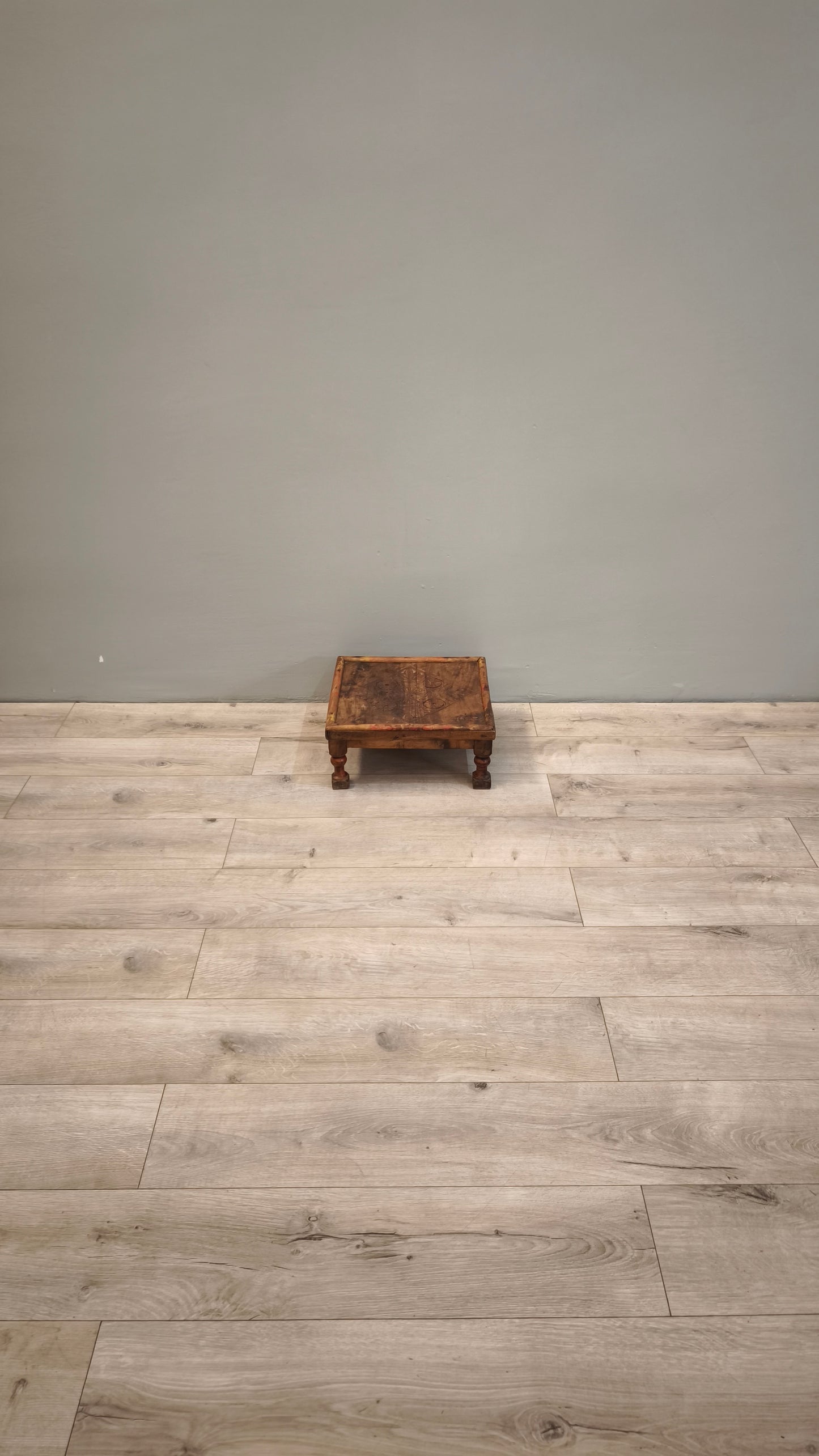 86666 Tavolino etnico in legno