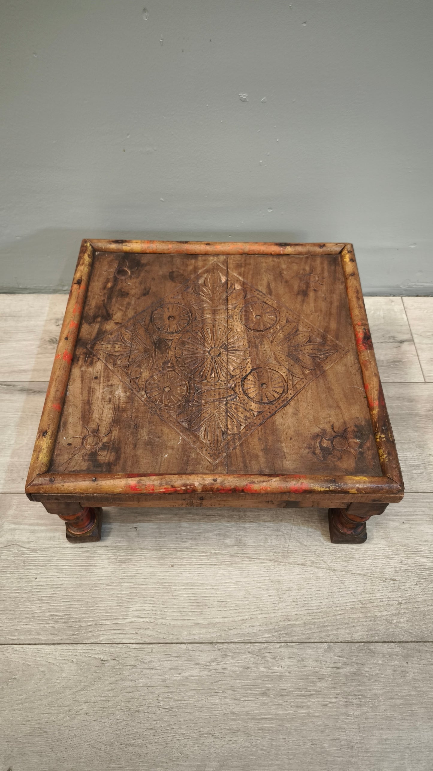 86666 Tavolino etnico in legno