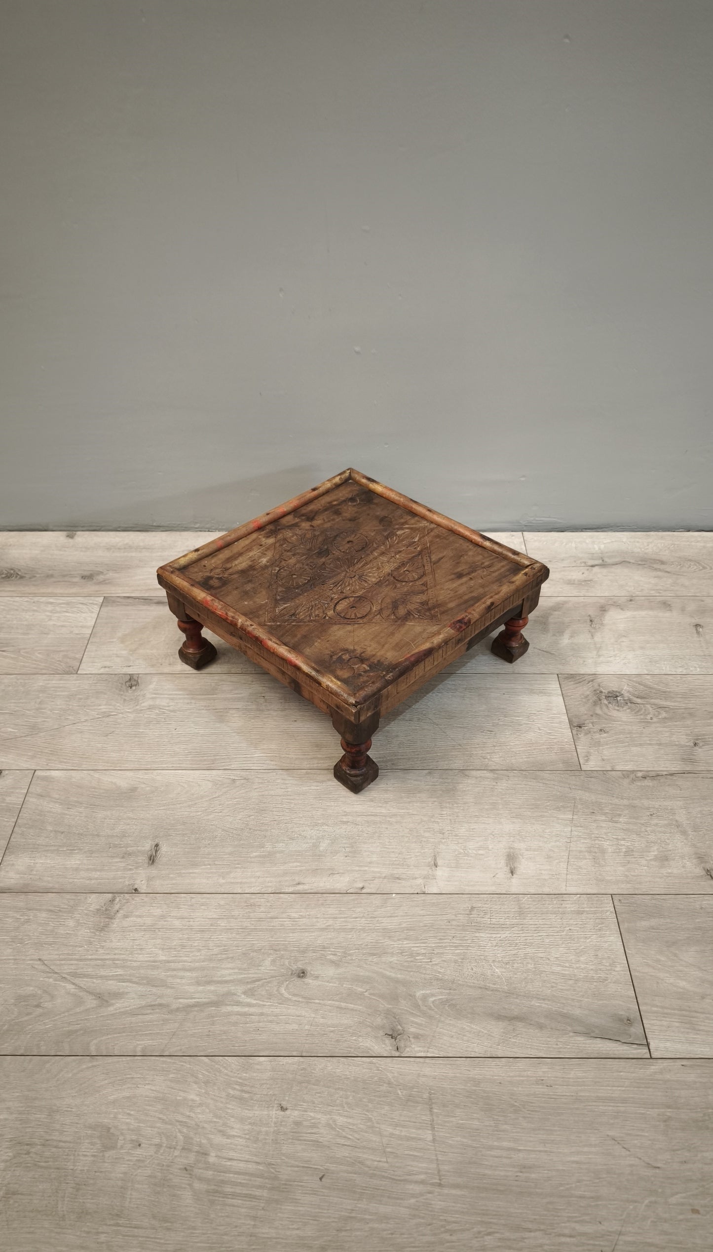 86666 Tavolino etnico in legno