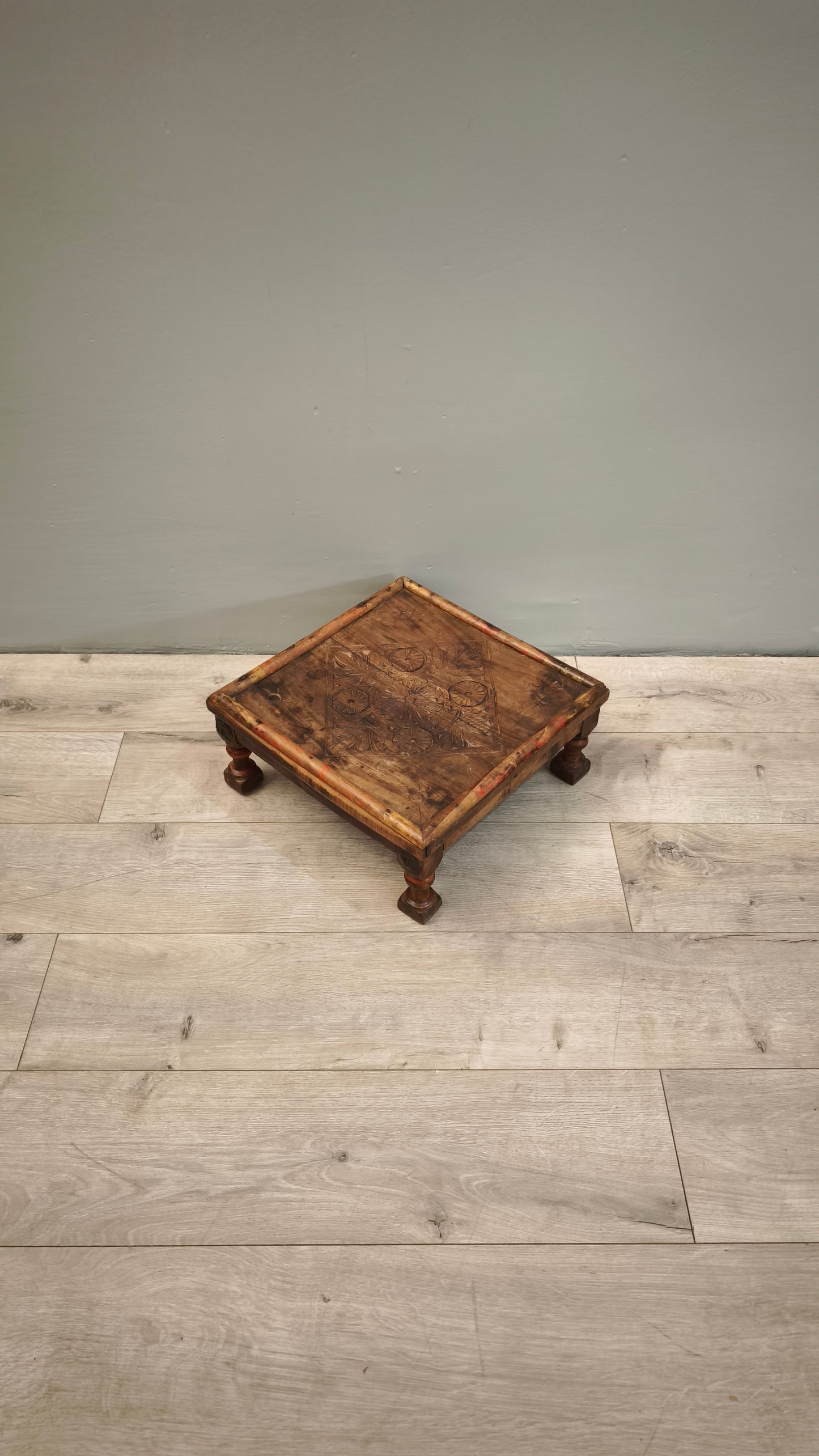 86666 Tavolino etnico in legno