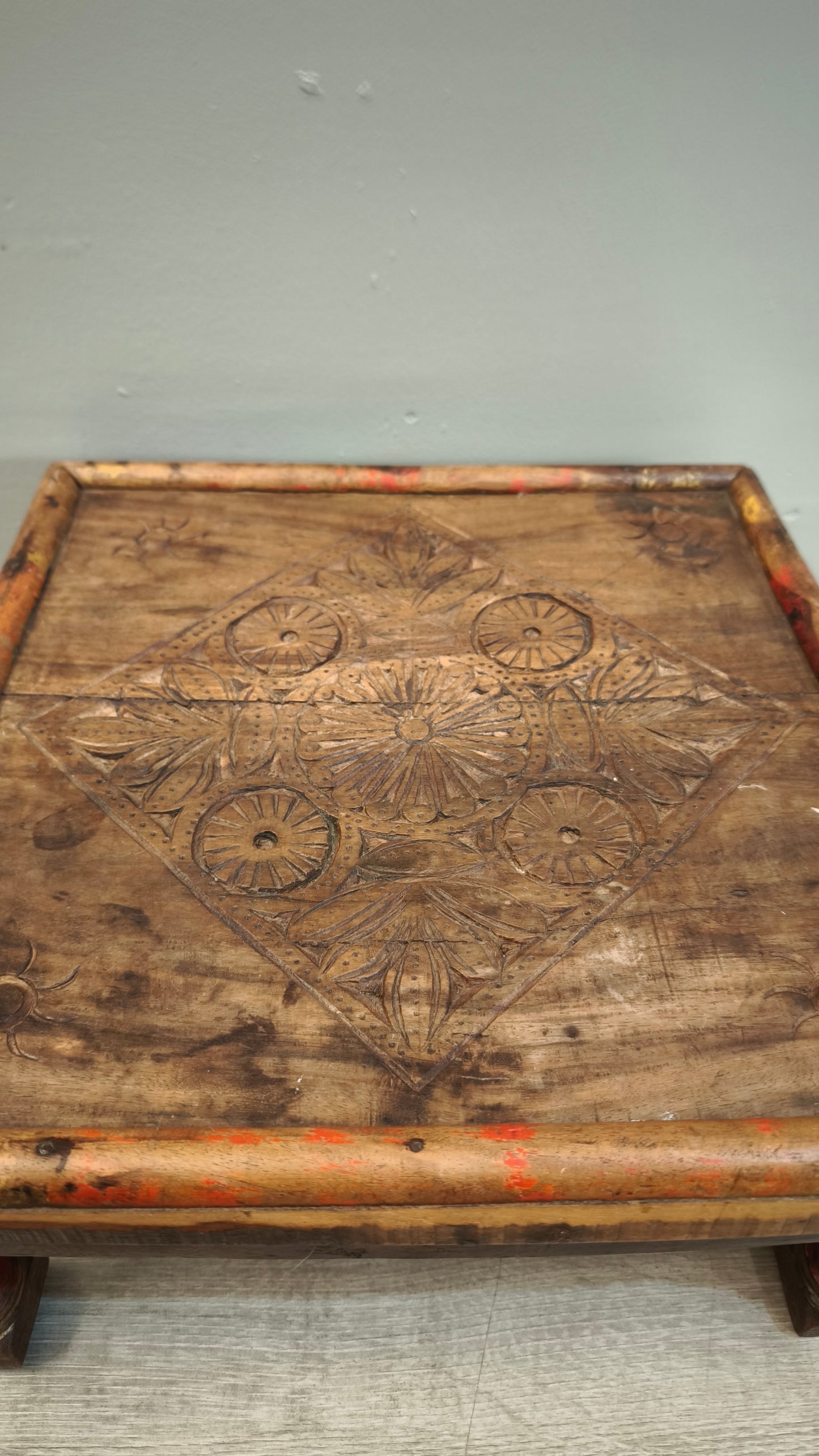 86666 Tavolino etnico in legno