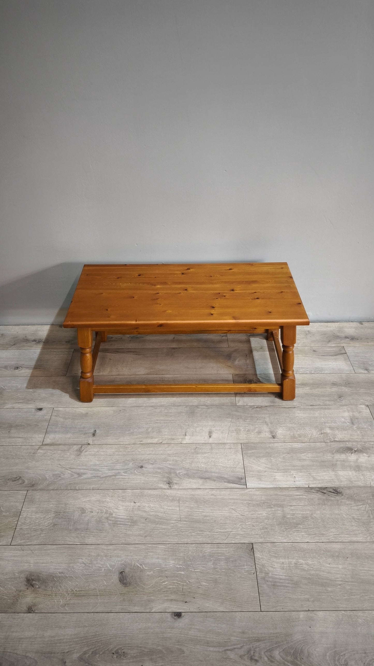 86654 Tavolo da salotto in legno di pino