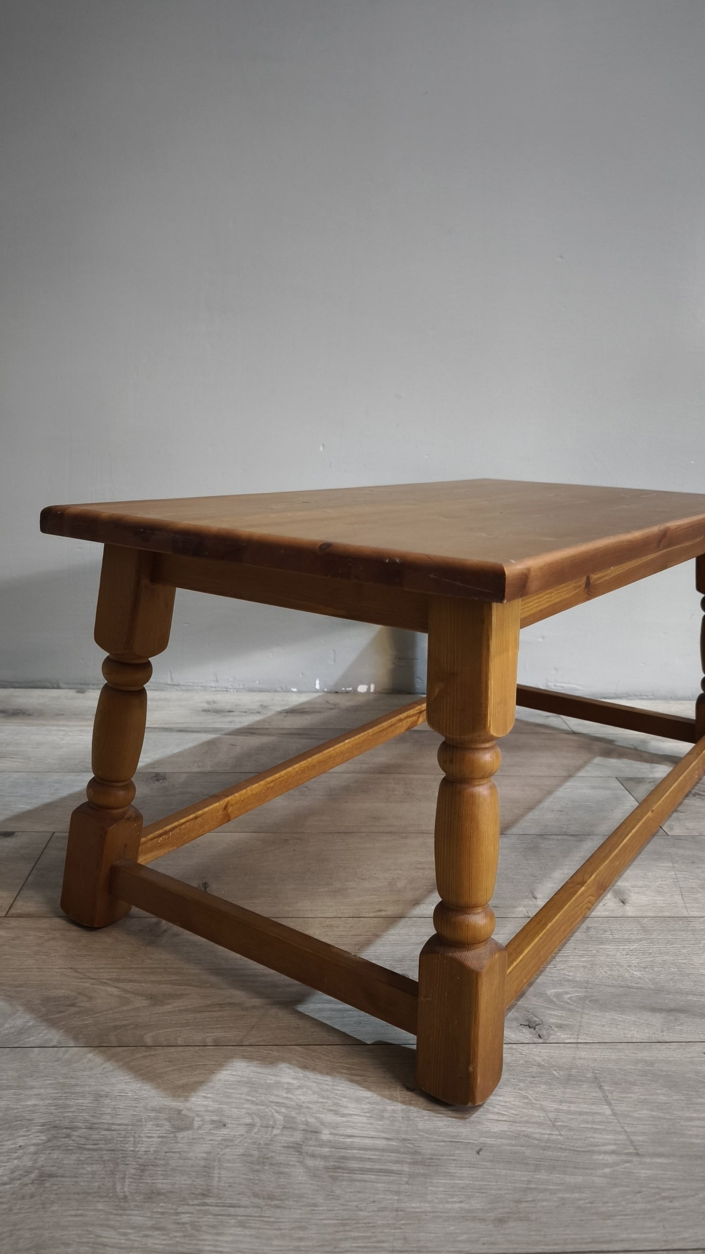 86654 Tavolo da salotto in legno di pino