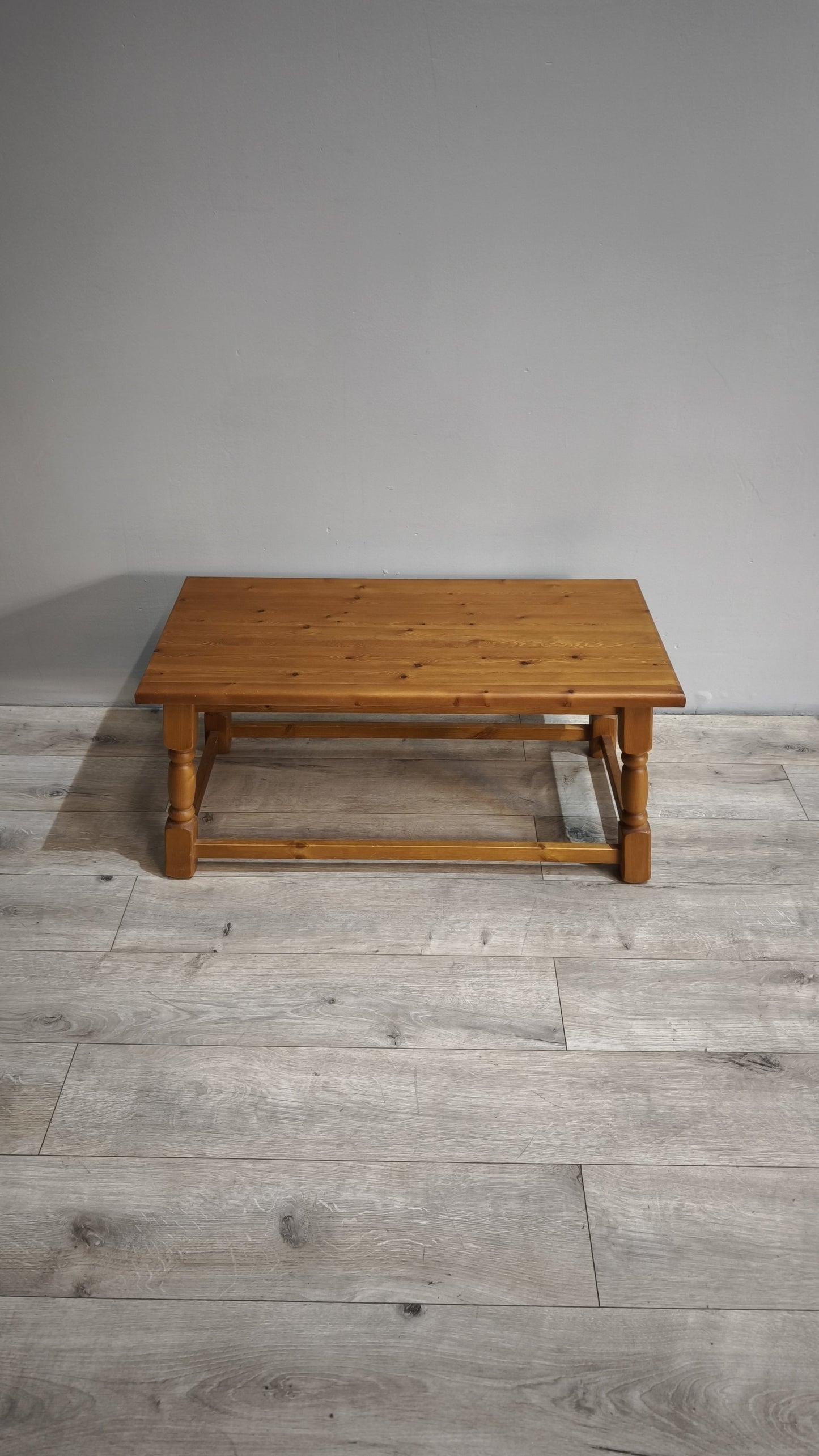 86654 Tavolo da salotto in legno di pino