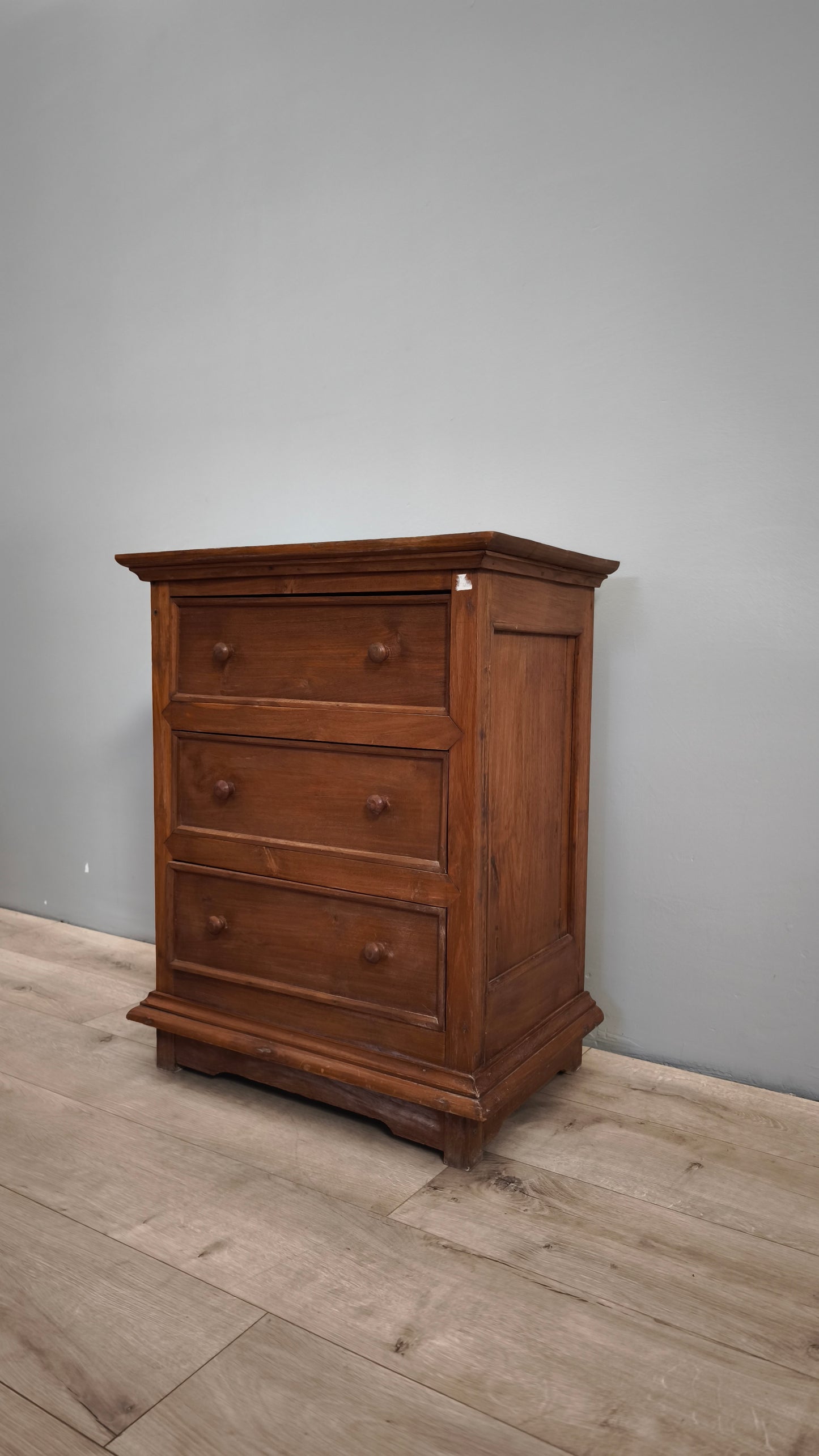 86792 Cassettiera in legno di teak tre cassetti