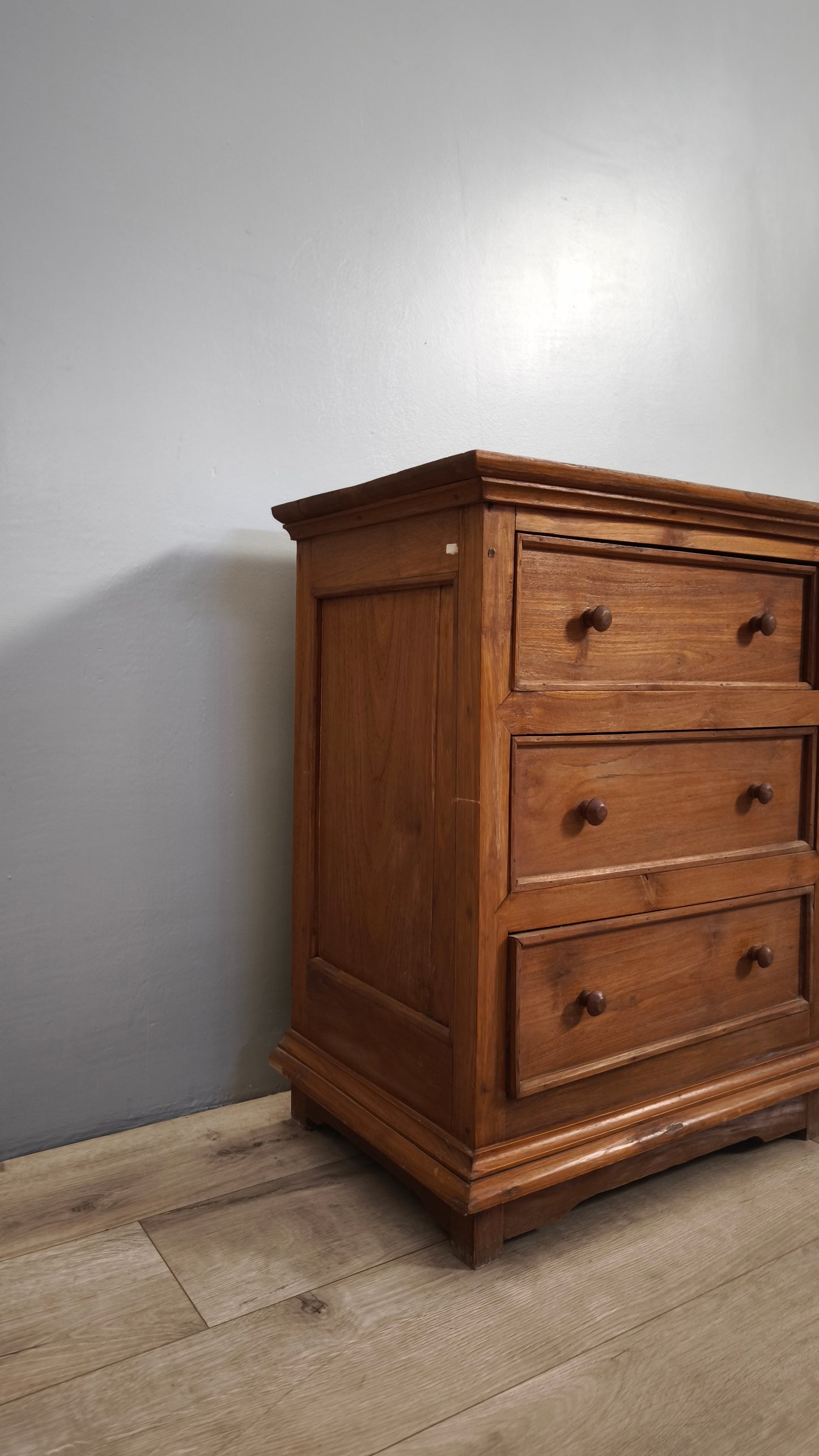 86792 Cassettiera in legno di teak tre cassetti