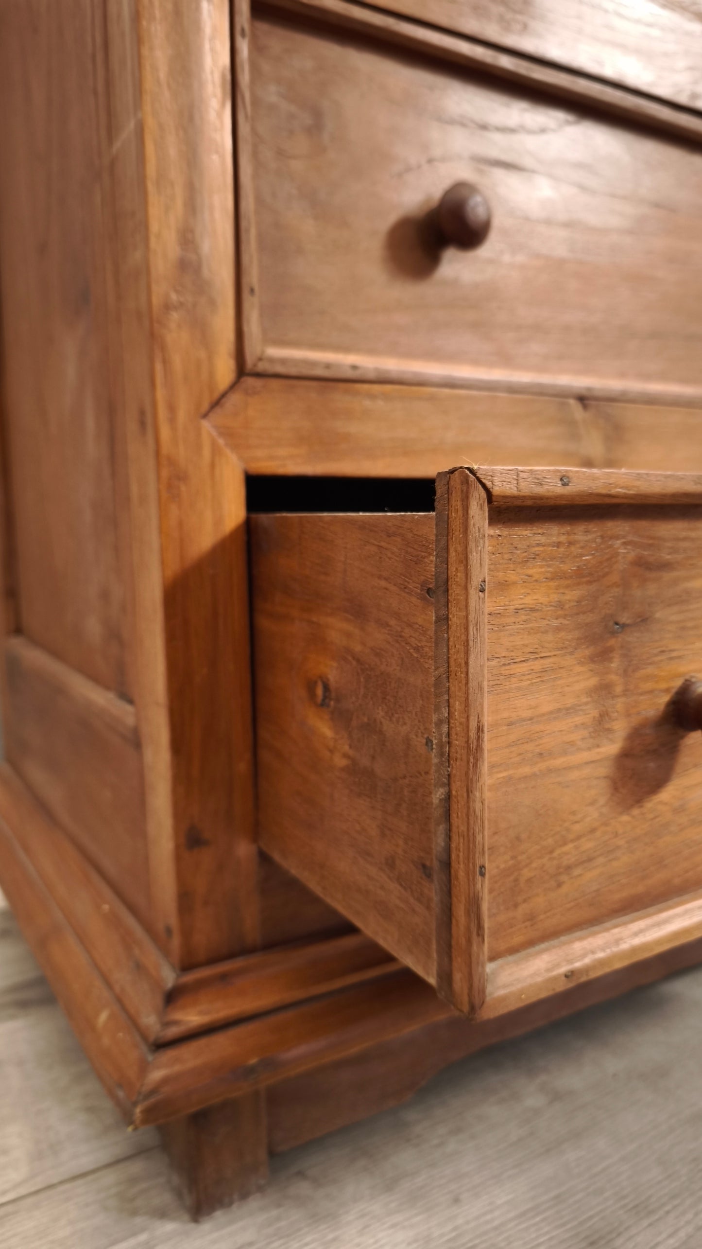 86792 Cassettiera in legno di teak tre cassetti