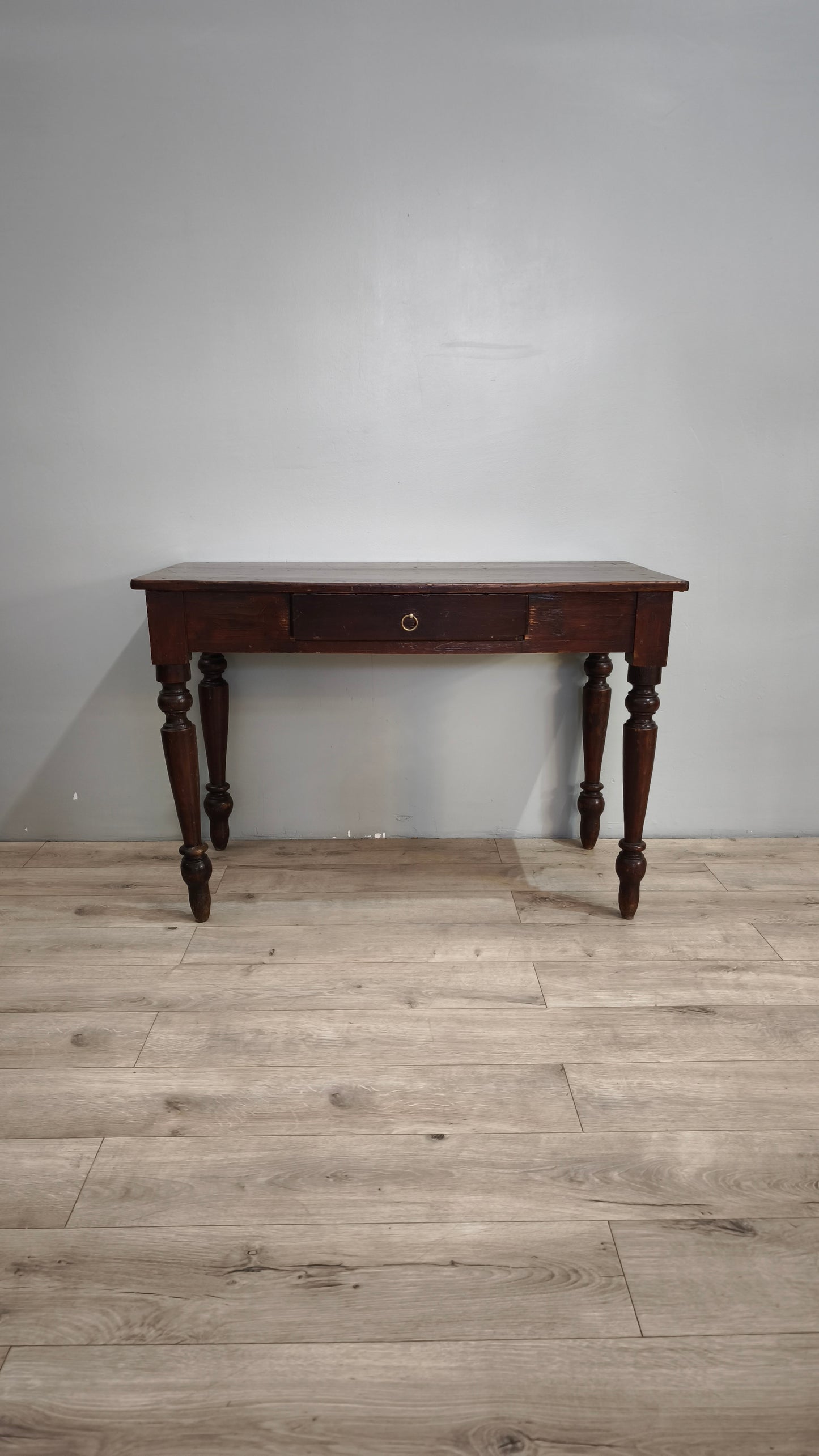 86843 Tavolo in legno con cassetto