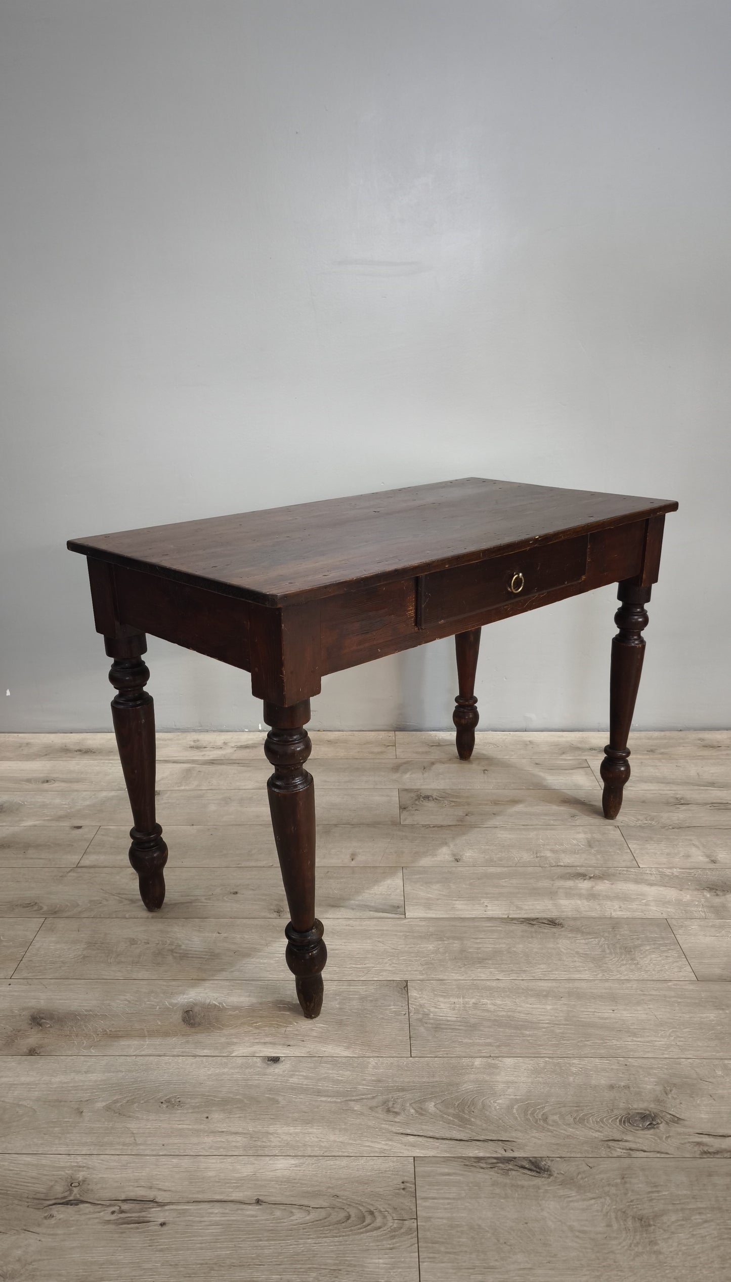 86843 Tavolo in legno con cassetto