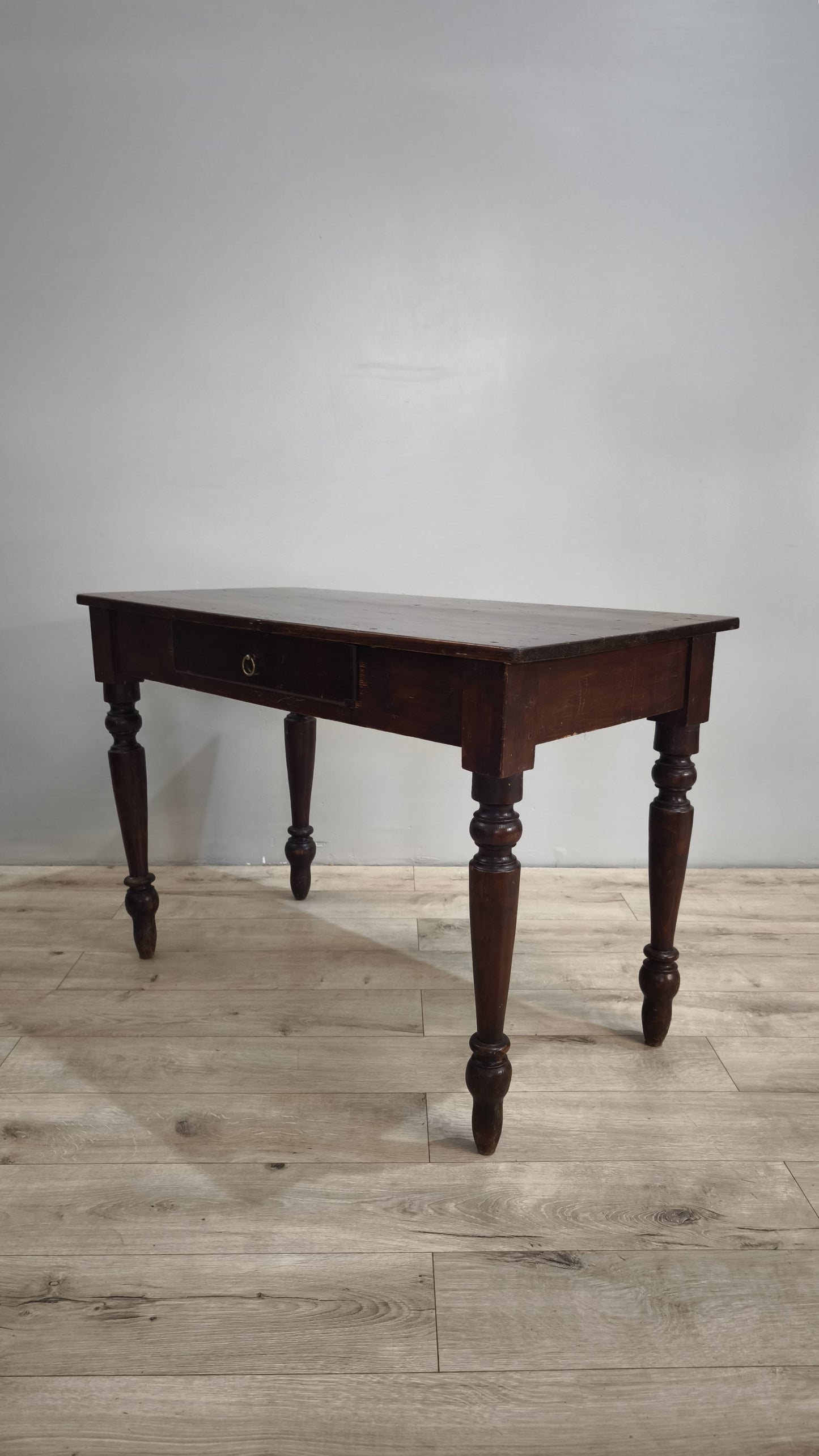 86843 Tavolo in legno con cassetto