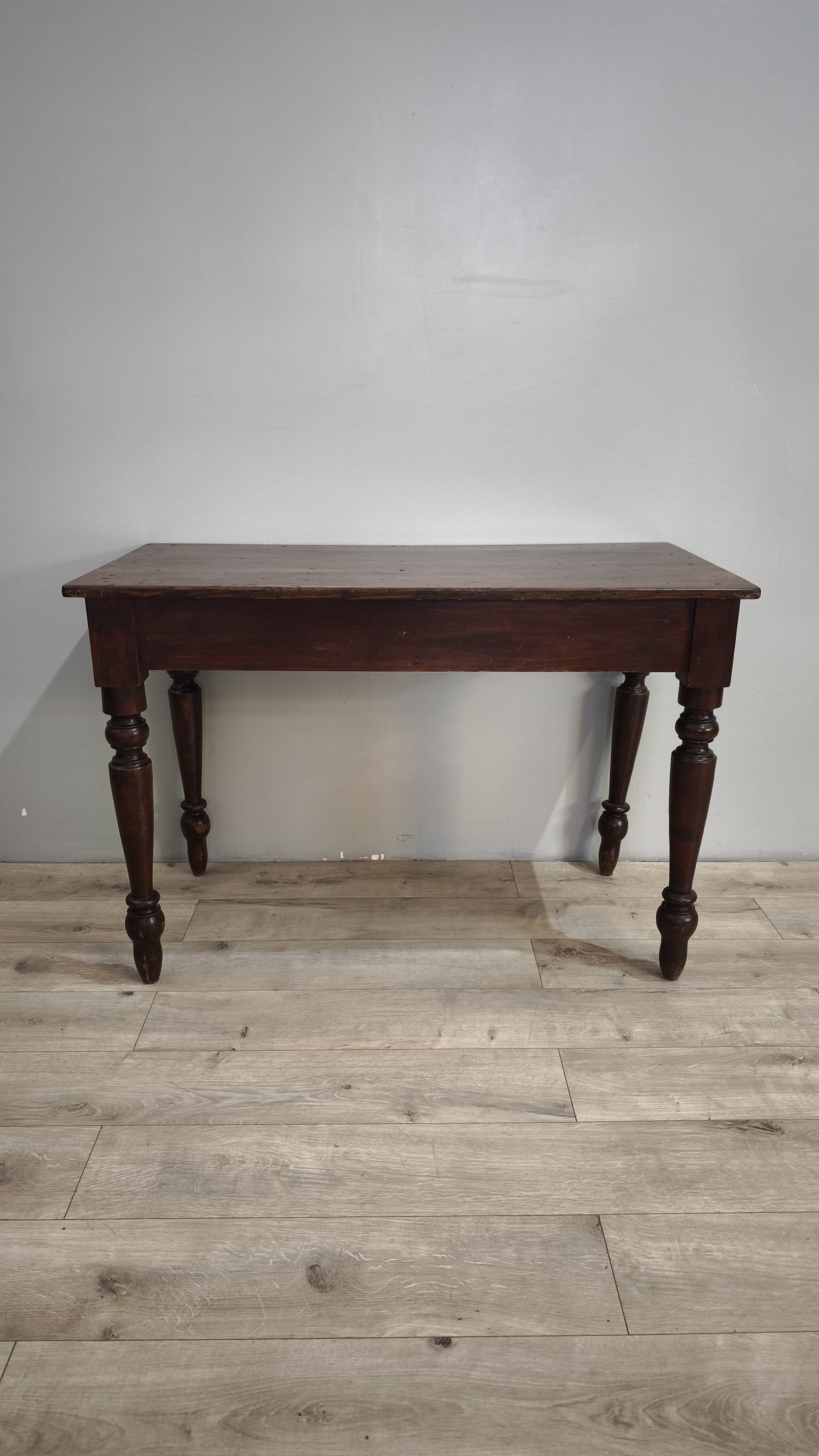 86843 Tavolo in legno con cassetto