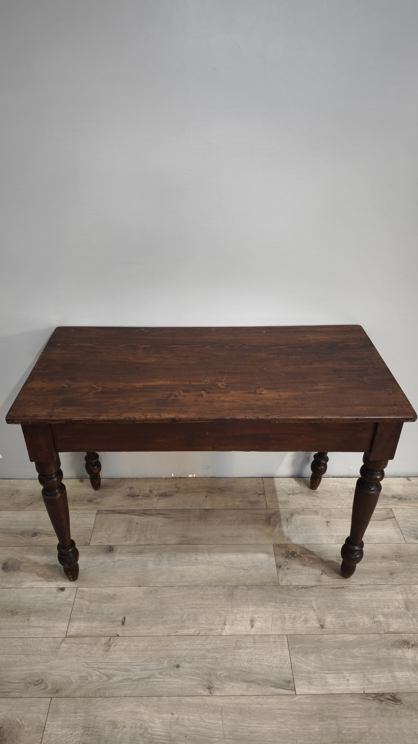 86843 Tavolo in legno con cassetto