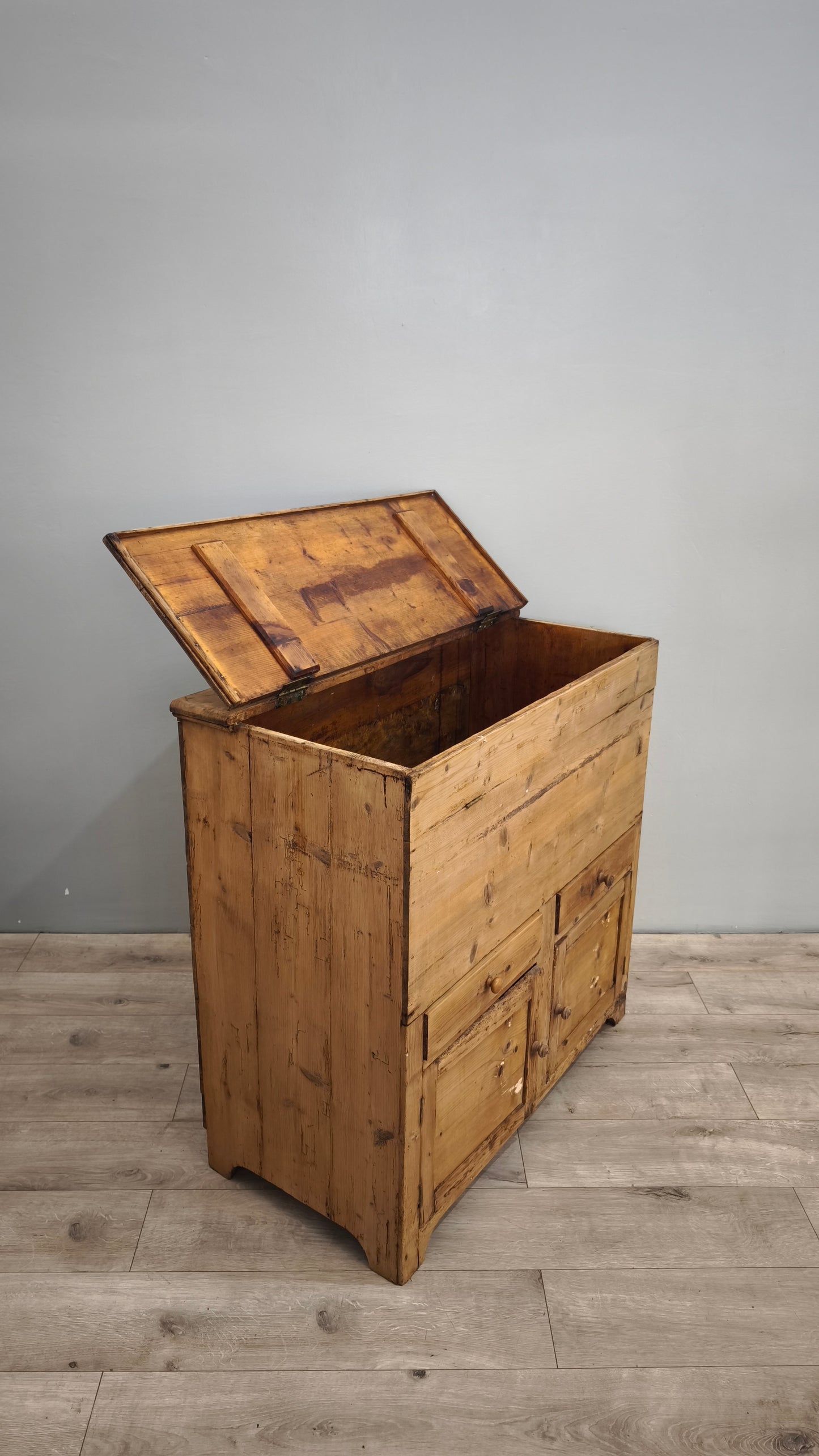 86845 Madia rustica in legno
