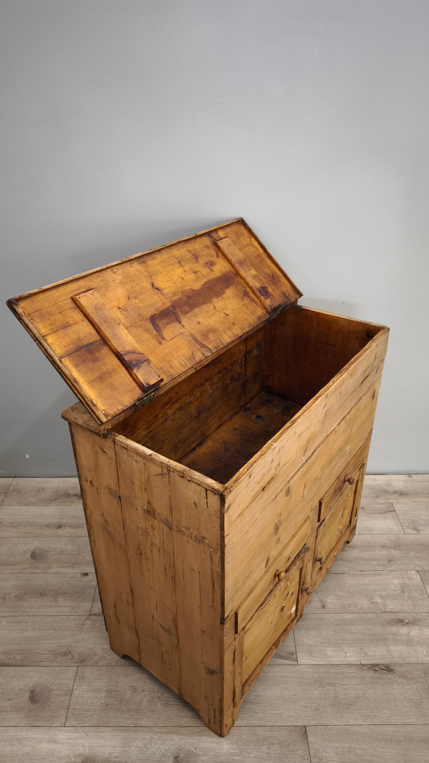 86845 Madia rustica in legno