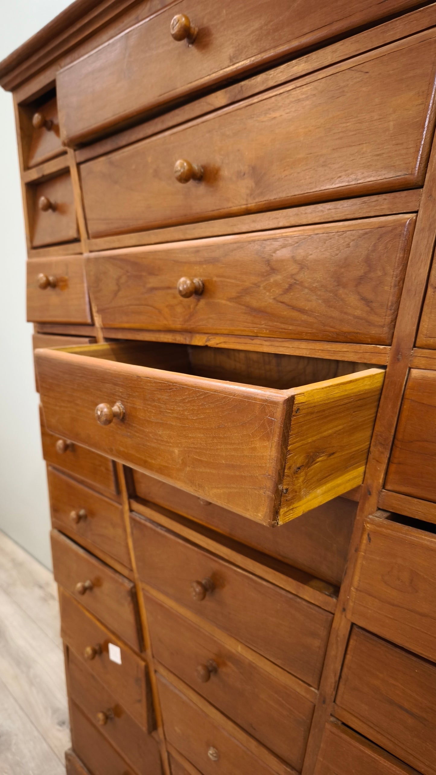 86855 Cassettiera in legno di teak