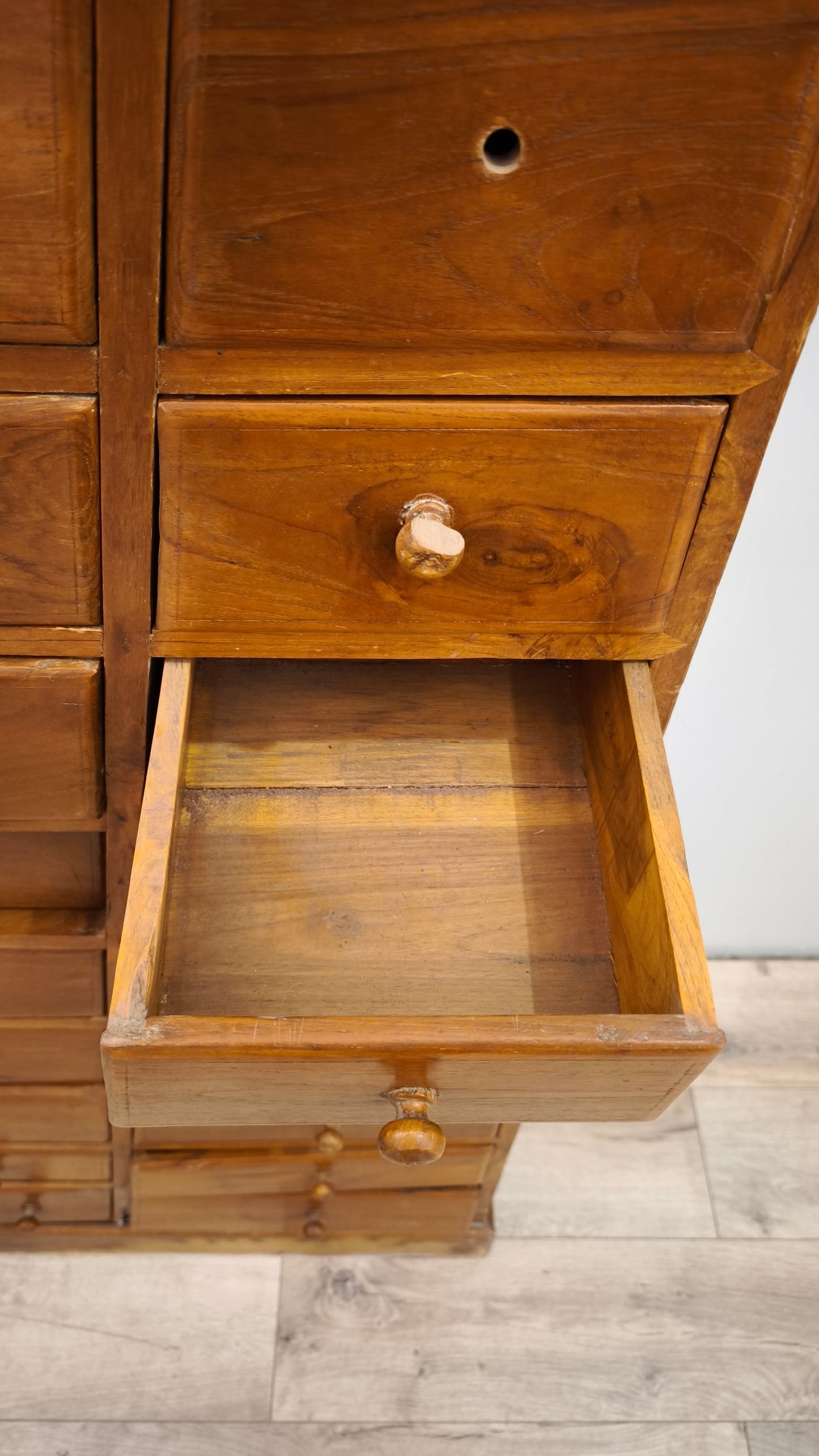 86855 Cassettiera in legno di teak